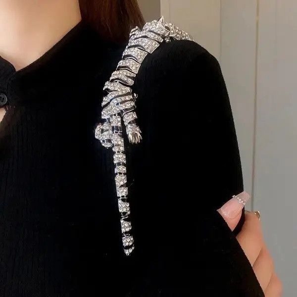 Jewelry × Vintage Hyperbole Rhinestones Large Tiger Shoulder Decor Brooches Size ONE SIZE - 3 Thumbnail