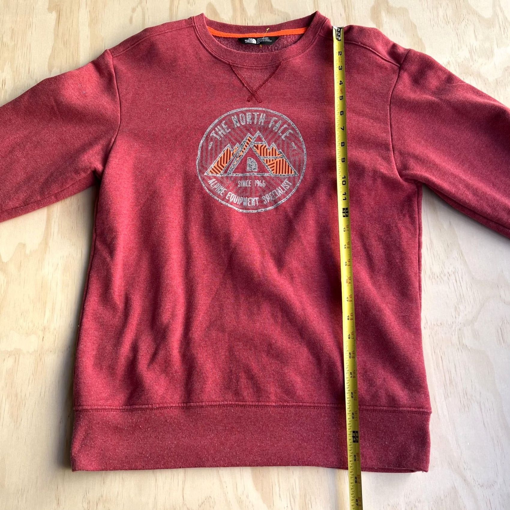 The North Face The North Face Sweatshirt Mens Small Red Crewneck Pullover Graphic Mountains Size US S / EU 44-46 / 1 - 7 Thumbnail