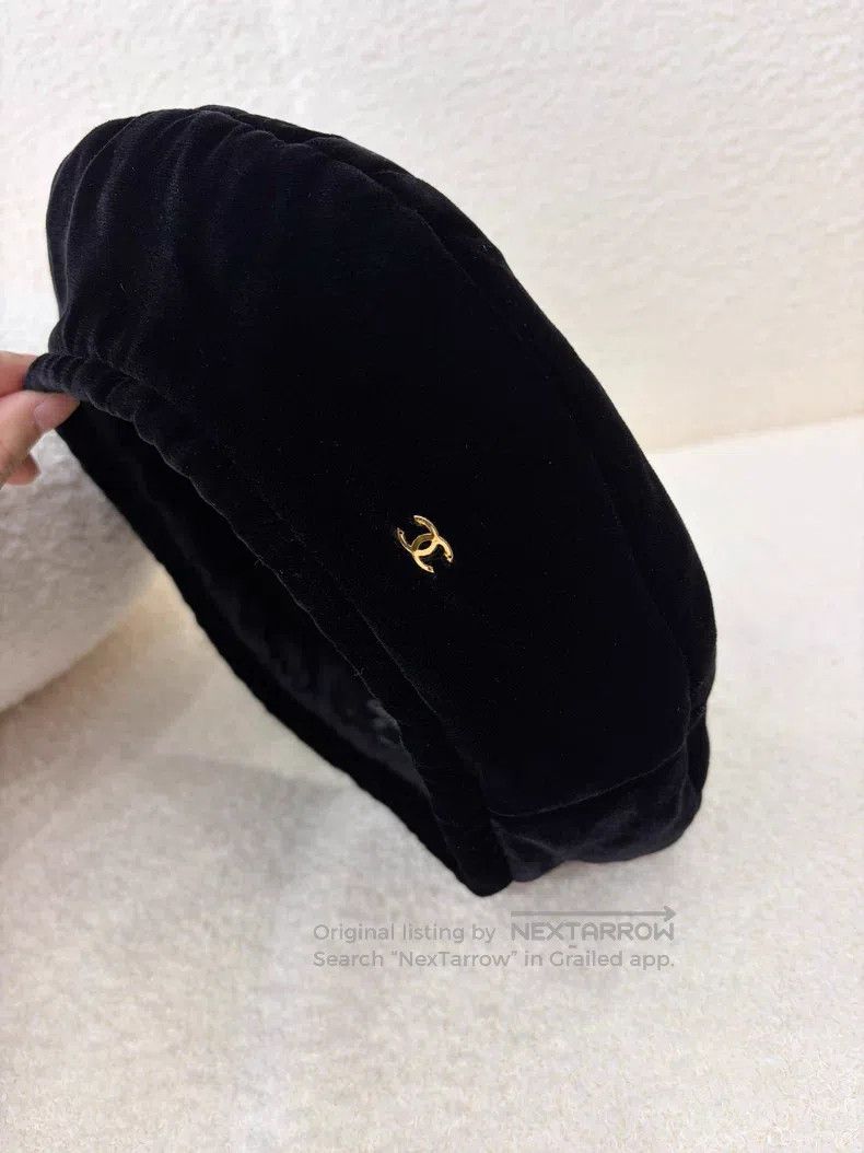 Chanel Chanel Size M Velvet beret Size ONE SIZE - 1 Thumbnail