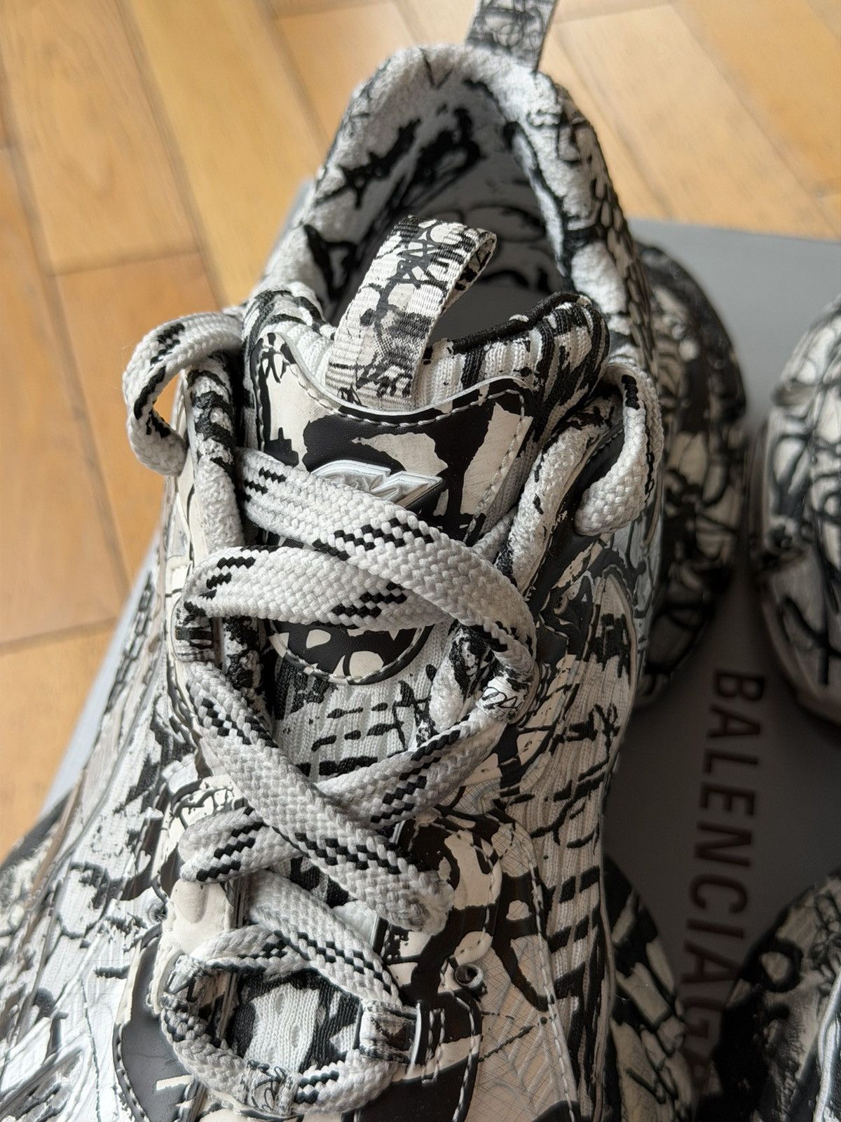 Balenciaga BALENCIAGA DEMNA SNEAKERS 3XL EXTREME GRAFFITI SIZE 42 Size US 8.5 / EU 41-42 - 4 Thumbnail