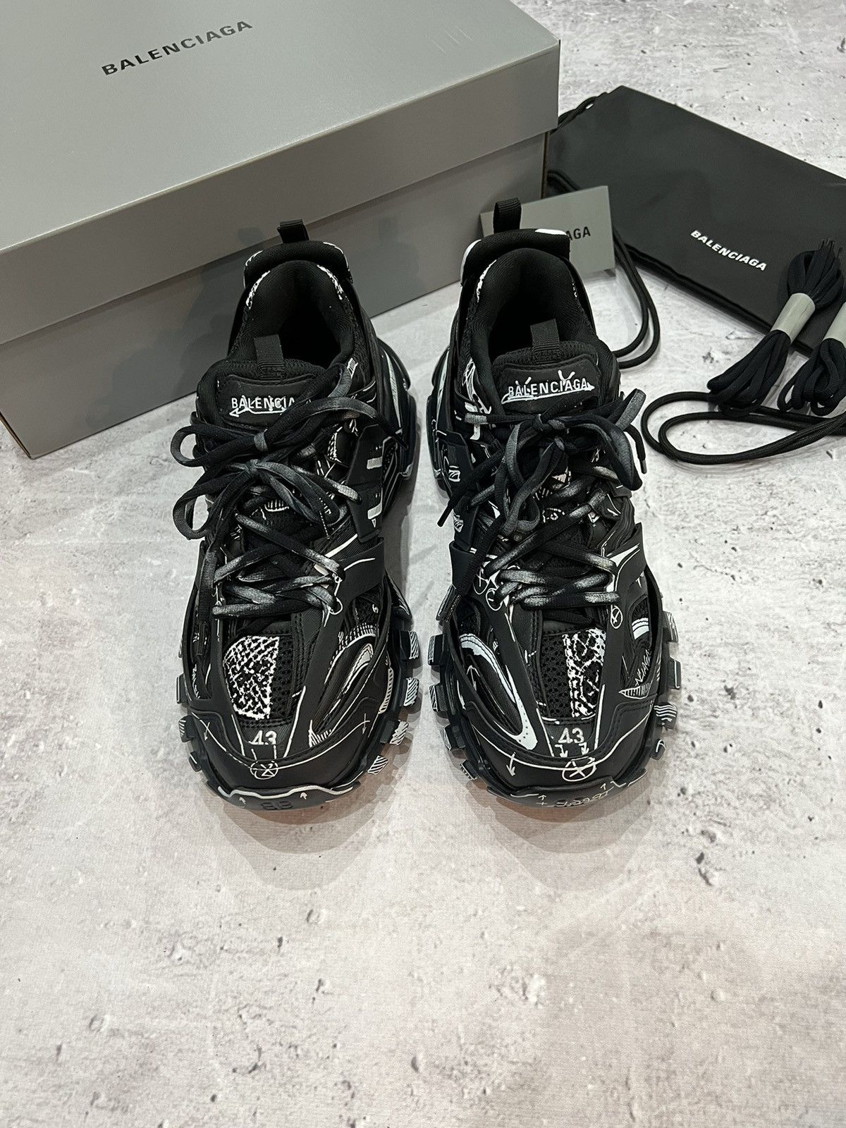 Balenciaga Balenciaga Track Sneaker Sketch Graffiti Size US 10 / EU 43 - 3 Thumbnail