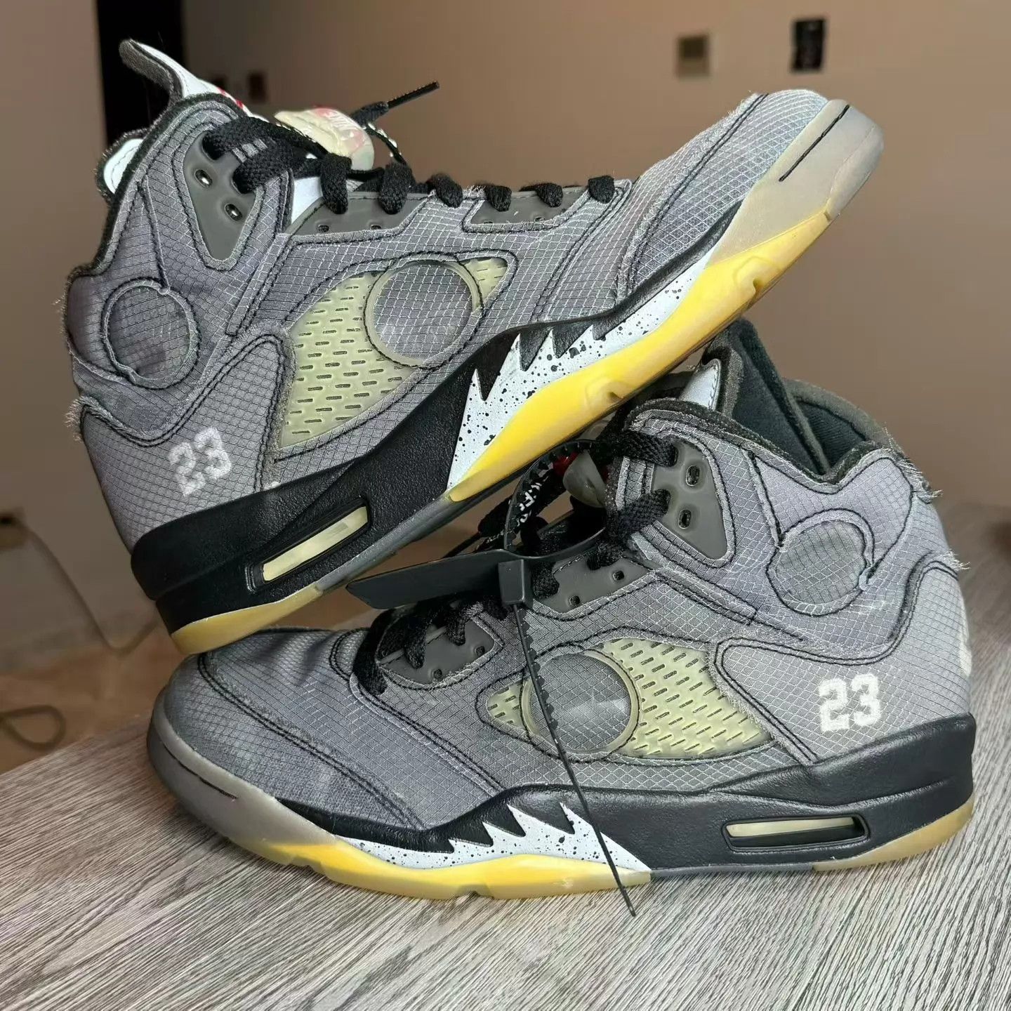 Off-White OFF-WHITE x Air Jordan 5 Black Satin 44 (98 New) Size US 11 / EU 44 - 3 Thumbnail