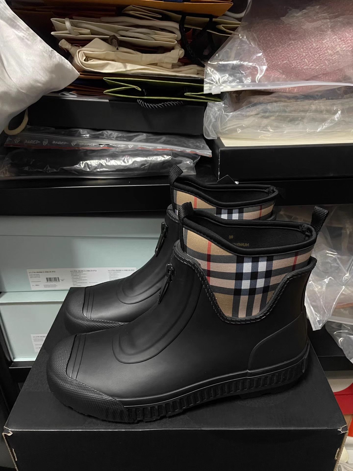 Burberry Burberry Check Black Rain Boots K6 Size US 9 / IT 39 - 1 Thumbnail