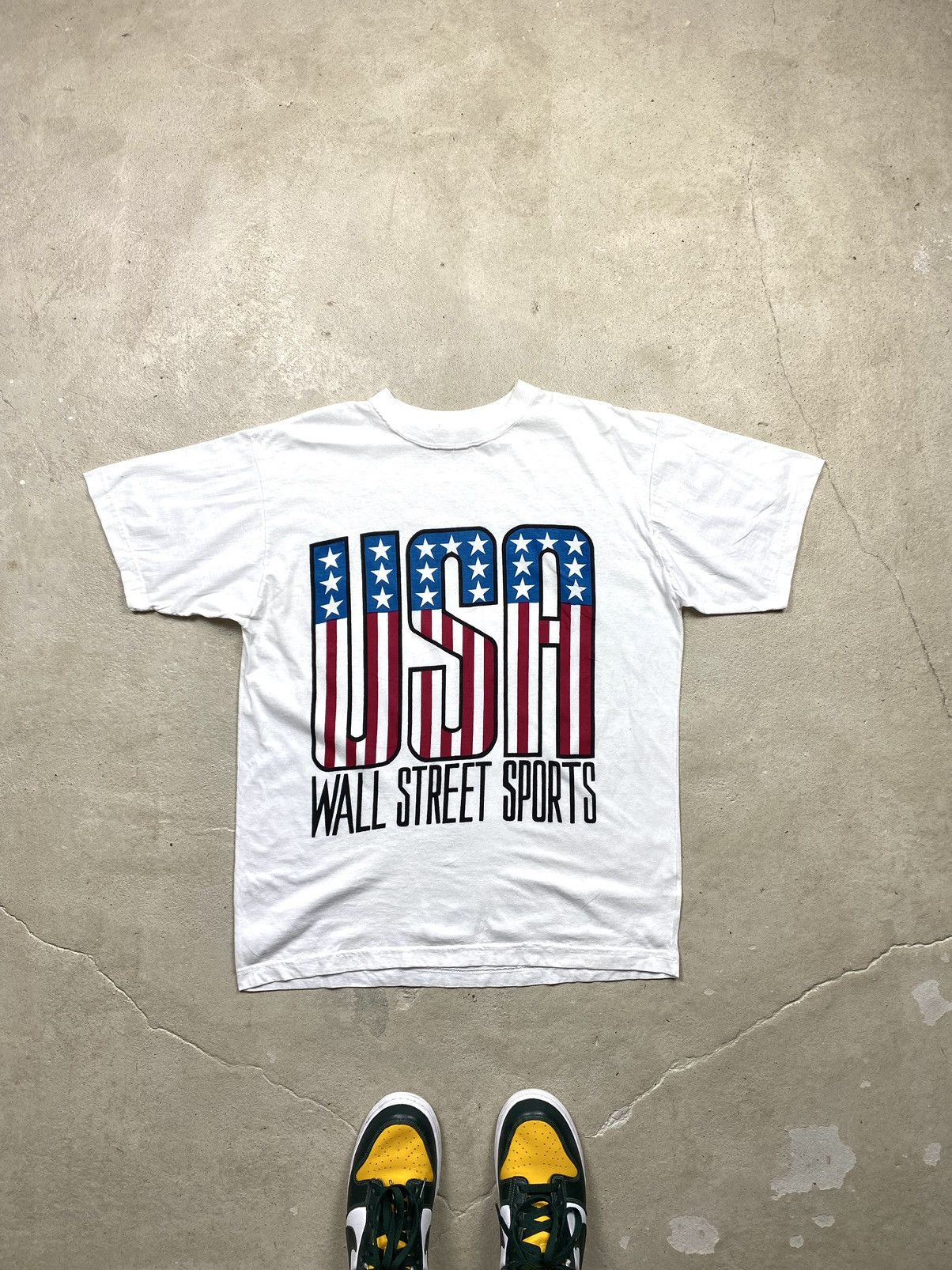Vintage Vintage 1990’s America USA Flag Wall Street Sports T Shirt Size US L / EU 52-54 / 3 - 1 Thumbnail