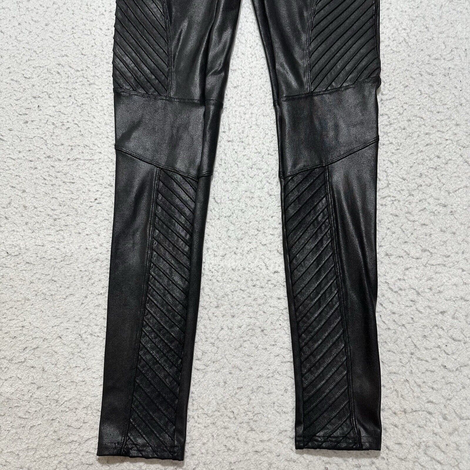 Spanx SPANX Medium Faux Leather High Waisted Moto Leggings Black Size 30" / US 8 / IT 44 - 3 Thumbnail