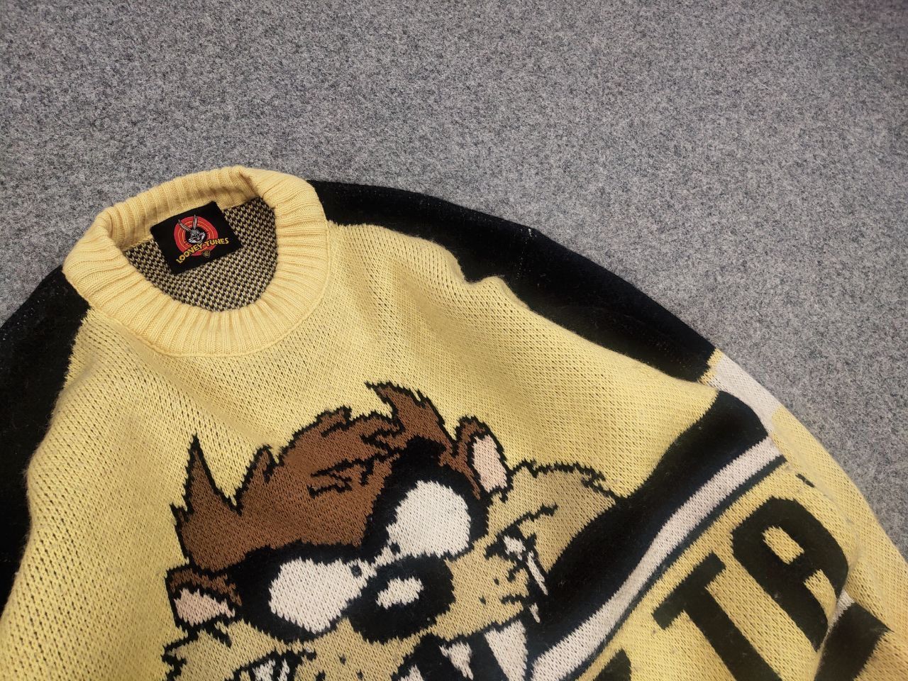 Cartoon Network Vintage 90's Looney Tunes Logo Taz Warner Bros Knit Sweater Size US L / EU 52-54 / 3 - 7 Thumbnail