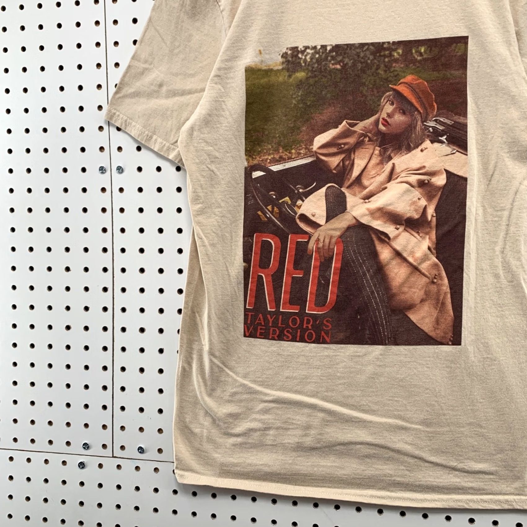 Vintage Taylor Swift Shirt Mens Small Brown Red Version Music Band TEE 17x27.5 Size US S / EU 44-46 / 1 - 4 Thumbnail