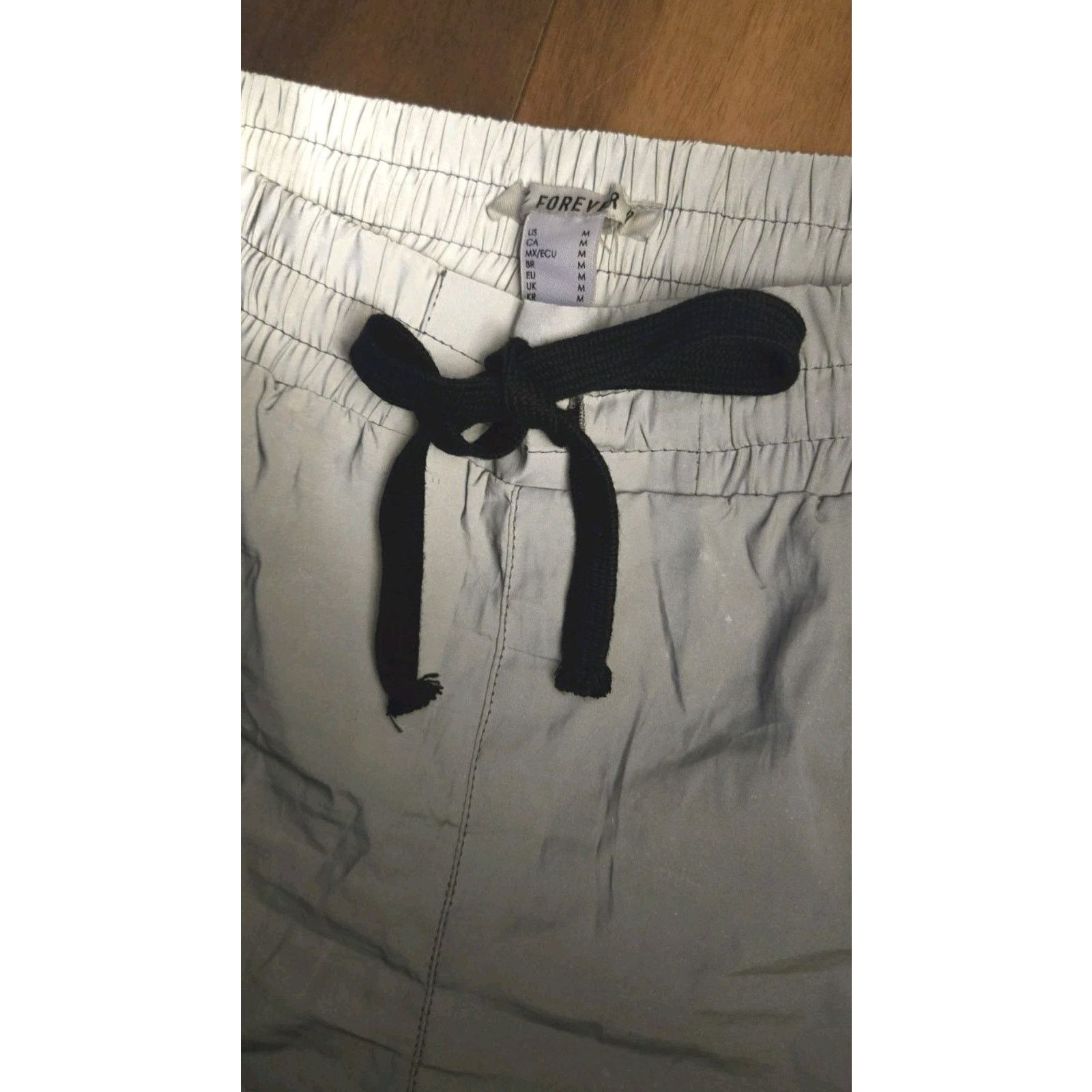 Forever 21 Forever 21 Reflective Shorts Silver Run Night Zip M 6-8 Size 28" / US 6 / IT 42 - 10 Thumbnail