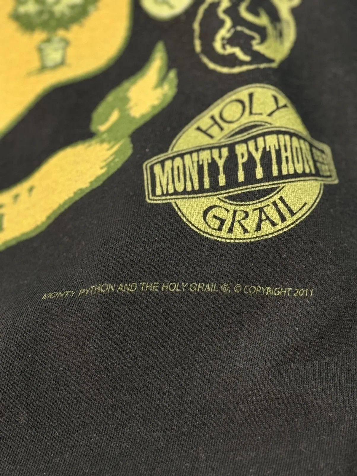 Liquid Blue × Vintage Vintage Monty Python & the Holy Grain Copyright 2011 T Shirt Size US XL / EU 56 / 4 - 4 Thumbnail