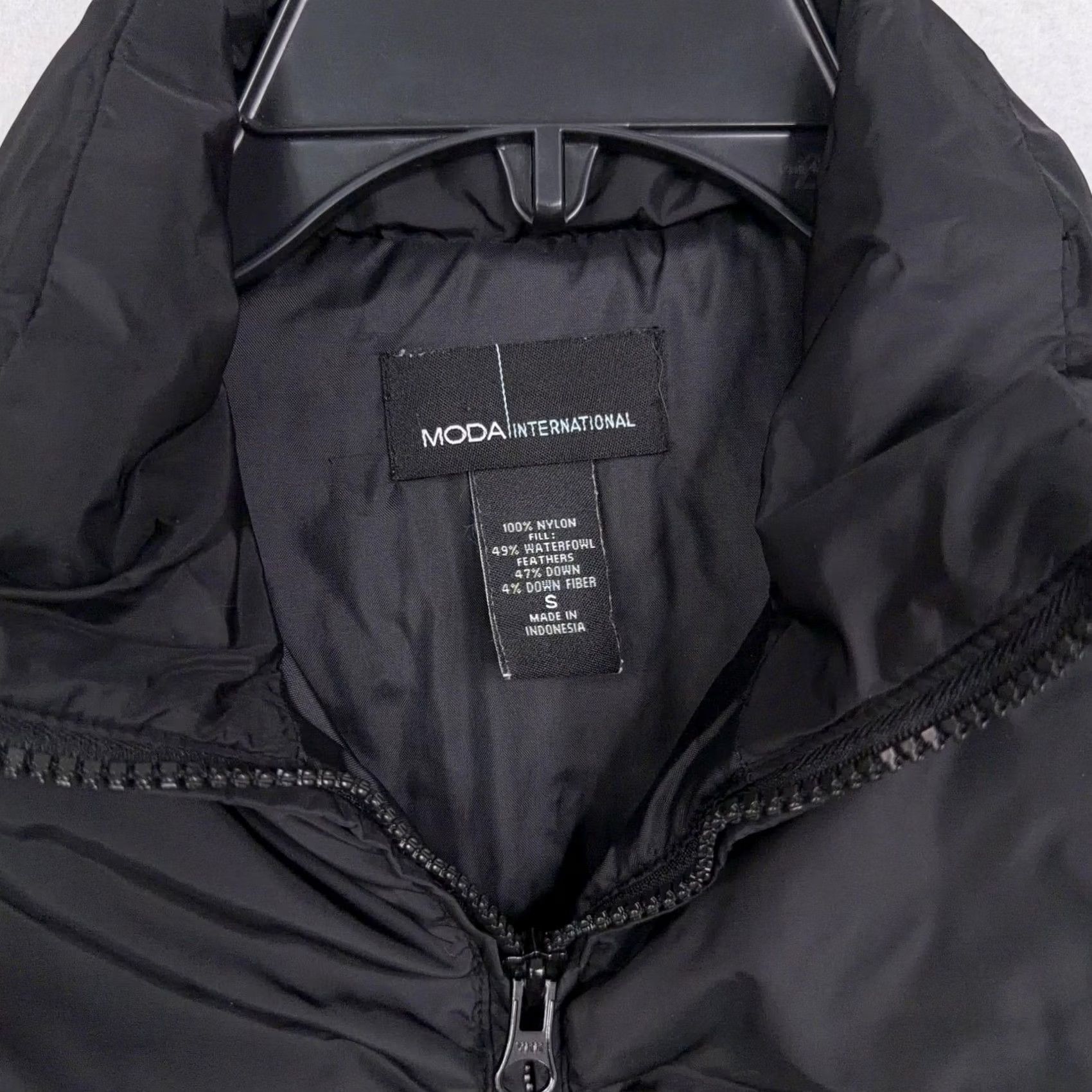 Vintage MODA INTERNATIONAL Womens Small Black Down Puffer Quilted Zip Jacket Size S / US 4 / IT 40 - 4 Thumbnail