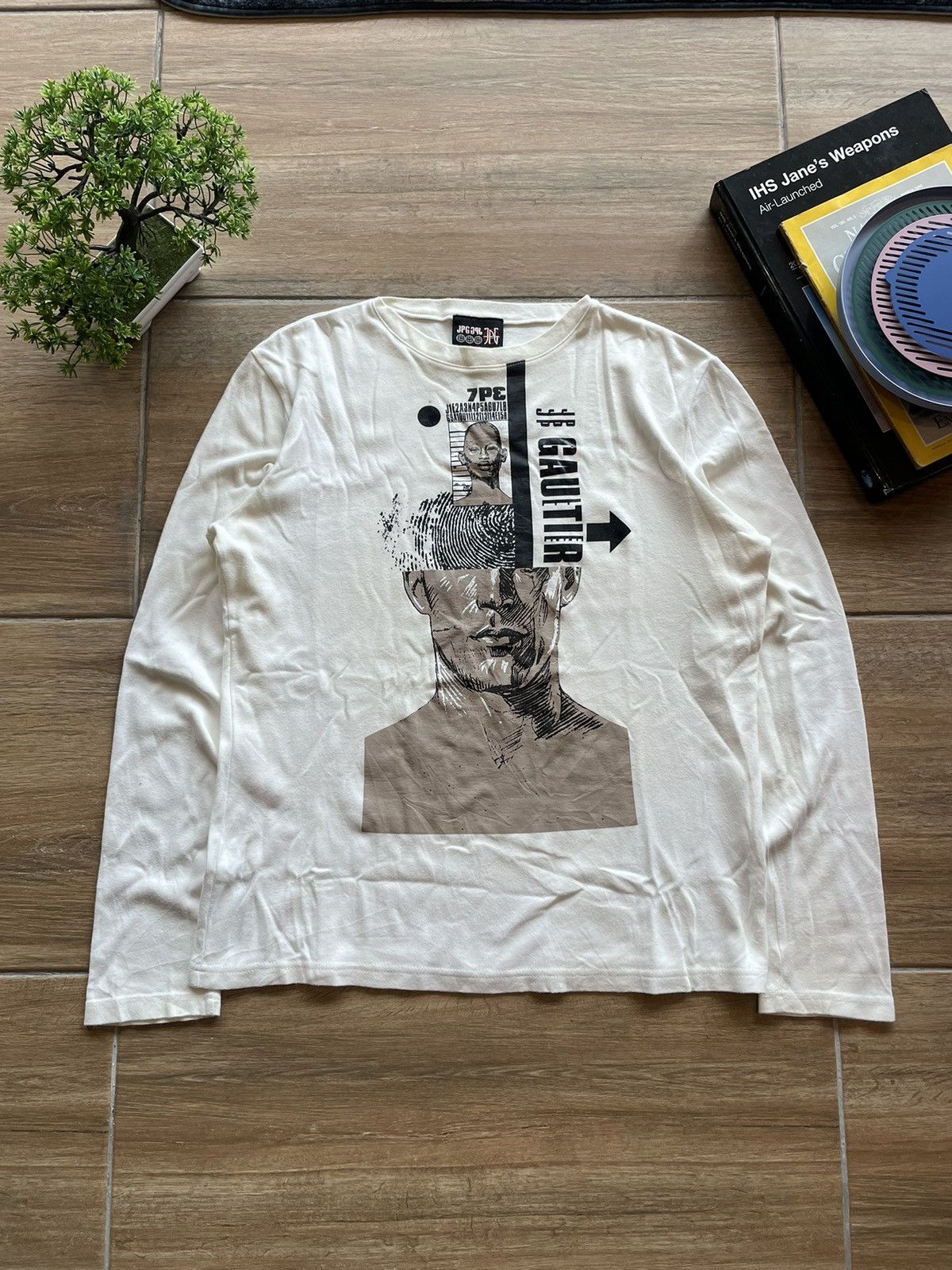 Jean Paul Gaultier Jean Paul Gaultier Art Print Tee Size US M / EU 48-50 / 2 - 1 Thumbnail