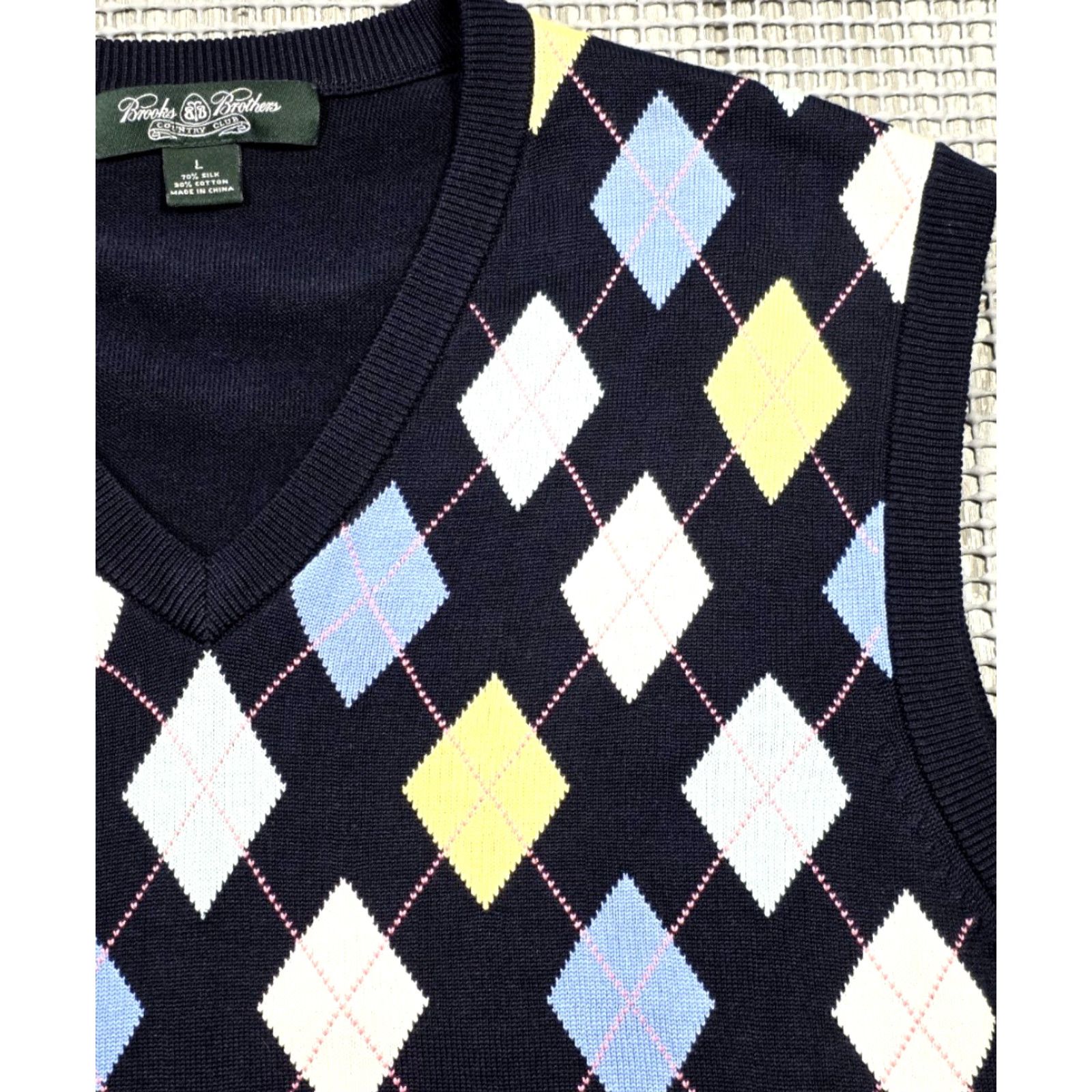 Brooks Brothers VINTAGE Brooks Brothers Mens L Sweater Vest Golfer Silk Cotton V-Neck Argyle Grandpacore Size US L / EU 52-54 / 3 - 3 Thumbnail