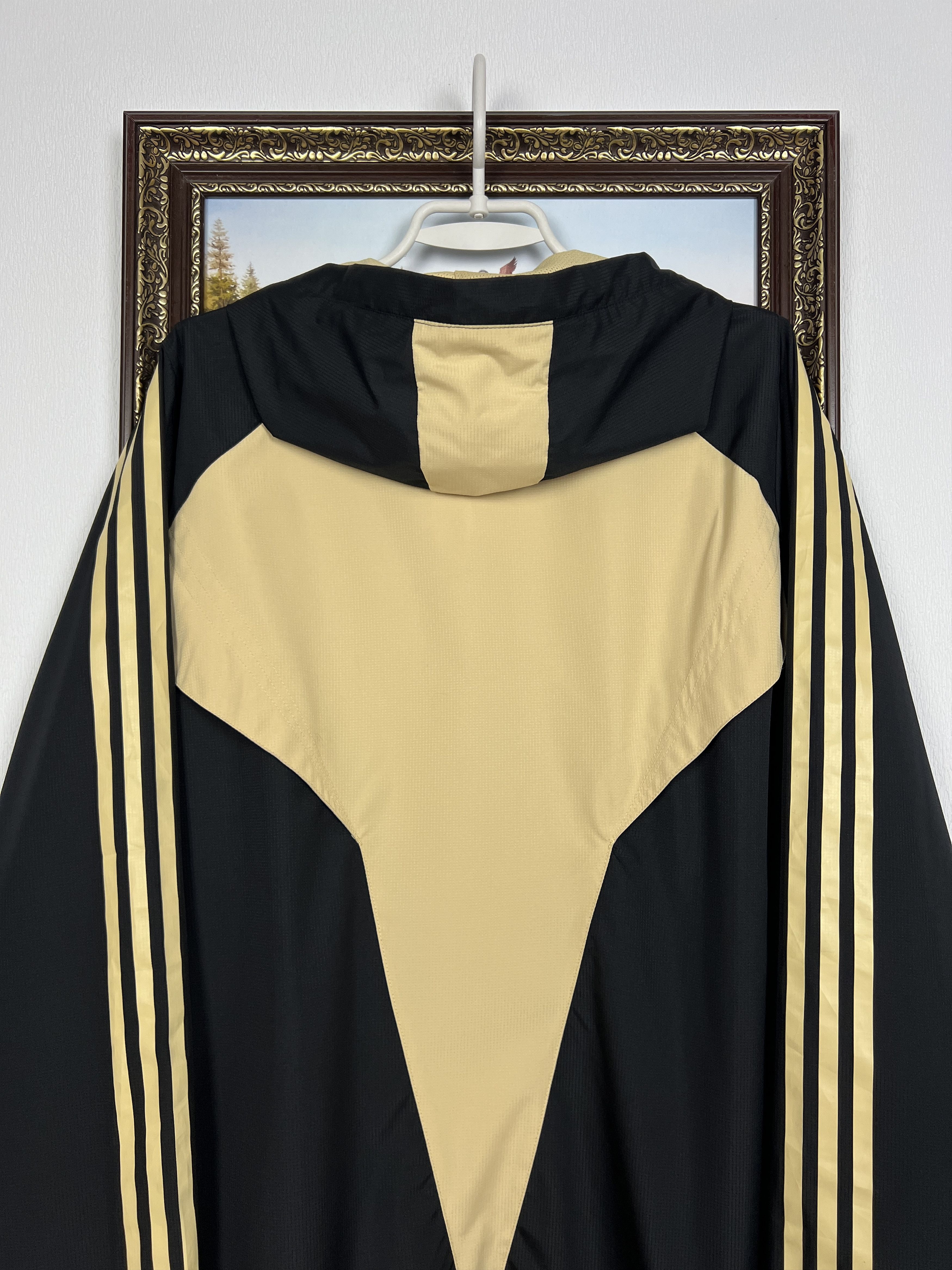 Adidas Vintage Adidas Liverpool Football Jacket Soccer Hooded Size US L / EU 52-54 / 3 - 14 Thumbnail