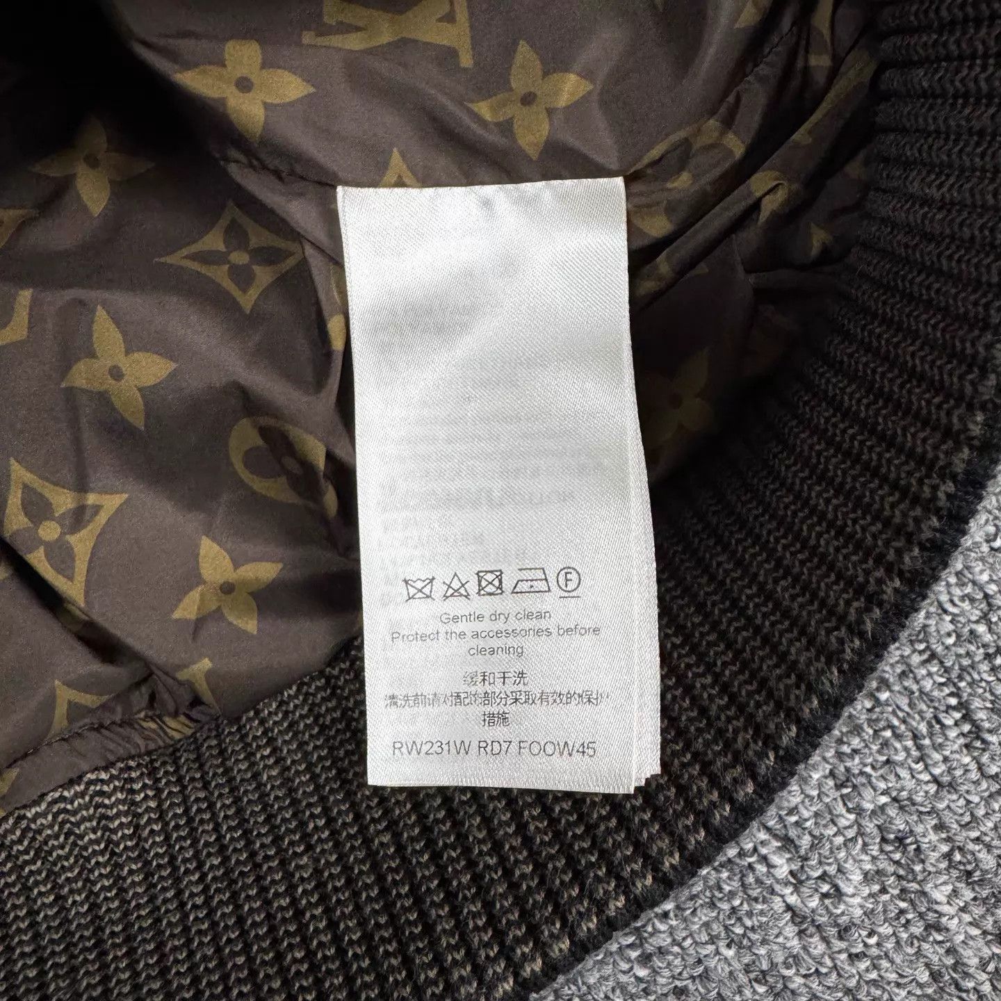 Louis Vuitton LV FW23 down vest olive green monogram lining 36 99 new Size XS / US 0-2 / IT 36-38 - 6 Thumbnail