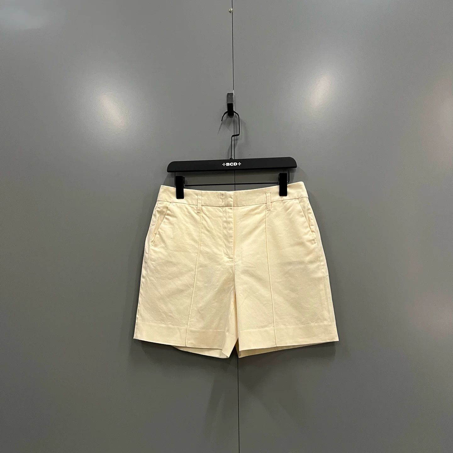 DOROTHEE SCHUMACHER DOROTHEE SCHUMACHER Beige Shorts Size 25" / US 0 / IT 36 - 1 Thumbnail