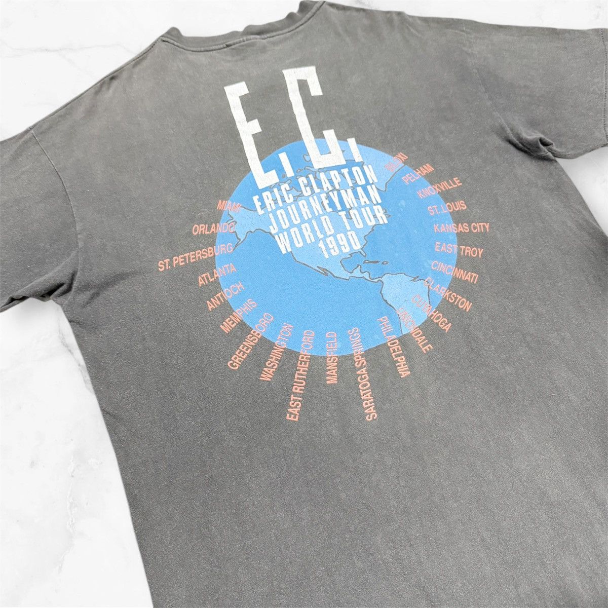 Band Tees × Vintage Vintage 90s Eric Clapton Journeyman faded evently nice Tees Size US L / EU 52-54 / 3 - 4 Thumbnail