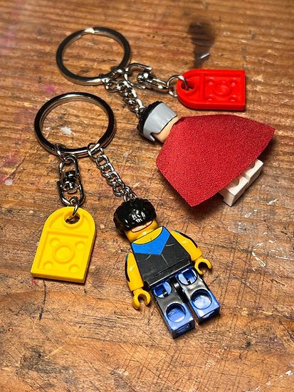 Anime omni man invincible minifigure matching keychain Size ONE SIZE - 4 Thumbnail