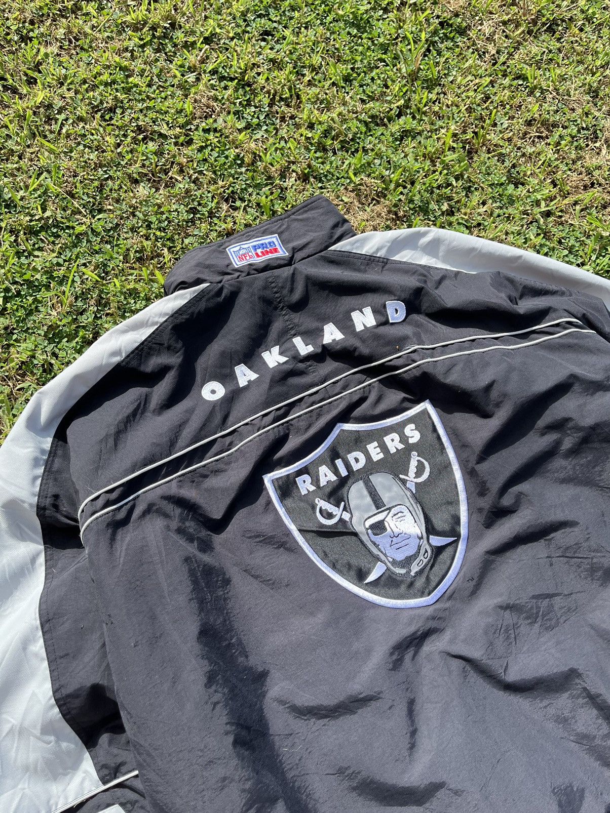 Nike Vintage Nike Team Raiders NFL Pro Line Puffer Jacket Size US XL / EU 56 / 4 - 3 Thumbnail