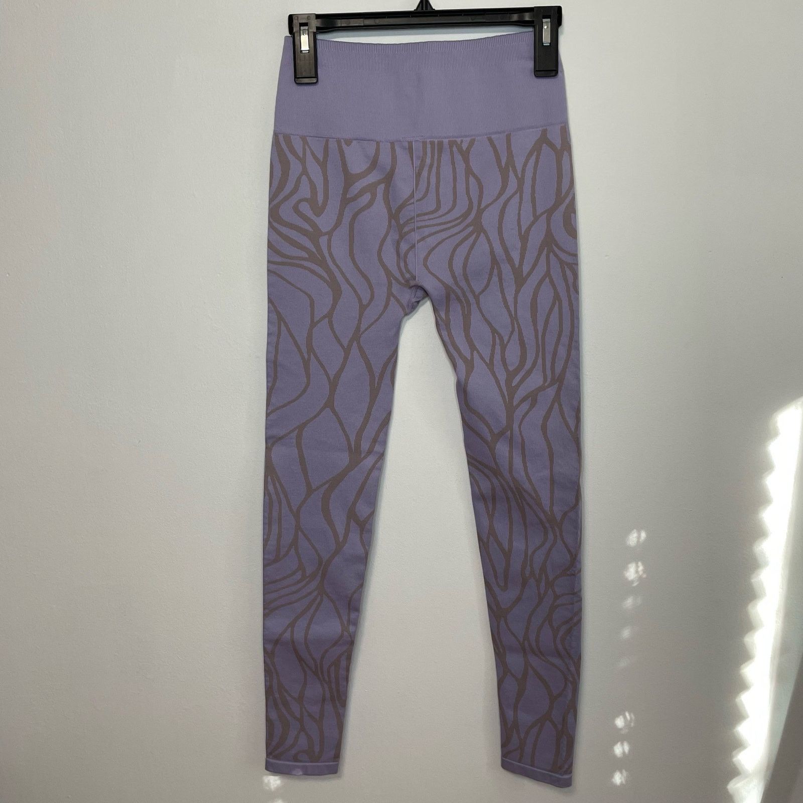 Fabletics Fabletics Purple Printed Leggings M Womens Athletic Ribbed Size 27" / US 4 / IT 40 - 3 Thumbnail