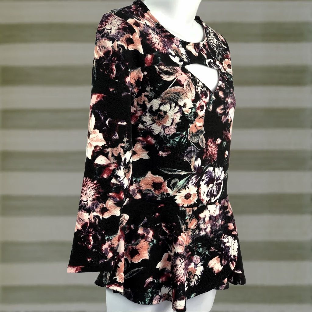 Vintage NWT Material Girl Top L Jrs Blk/Peach Cut Out Front/Back 3/4 Sleeves Ruffle Hem Blouse Women Juniors White/Peach Black NWT Size L / US 10 / IT 46 - 1 Thumbnail
