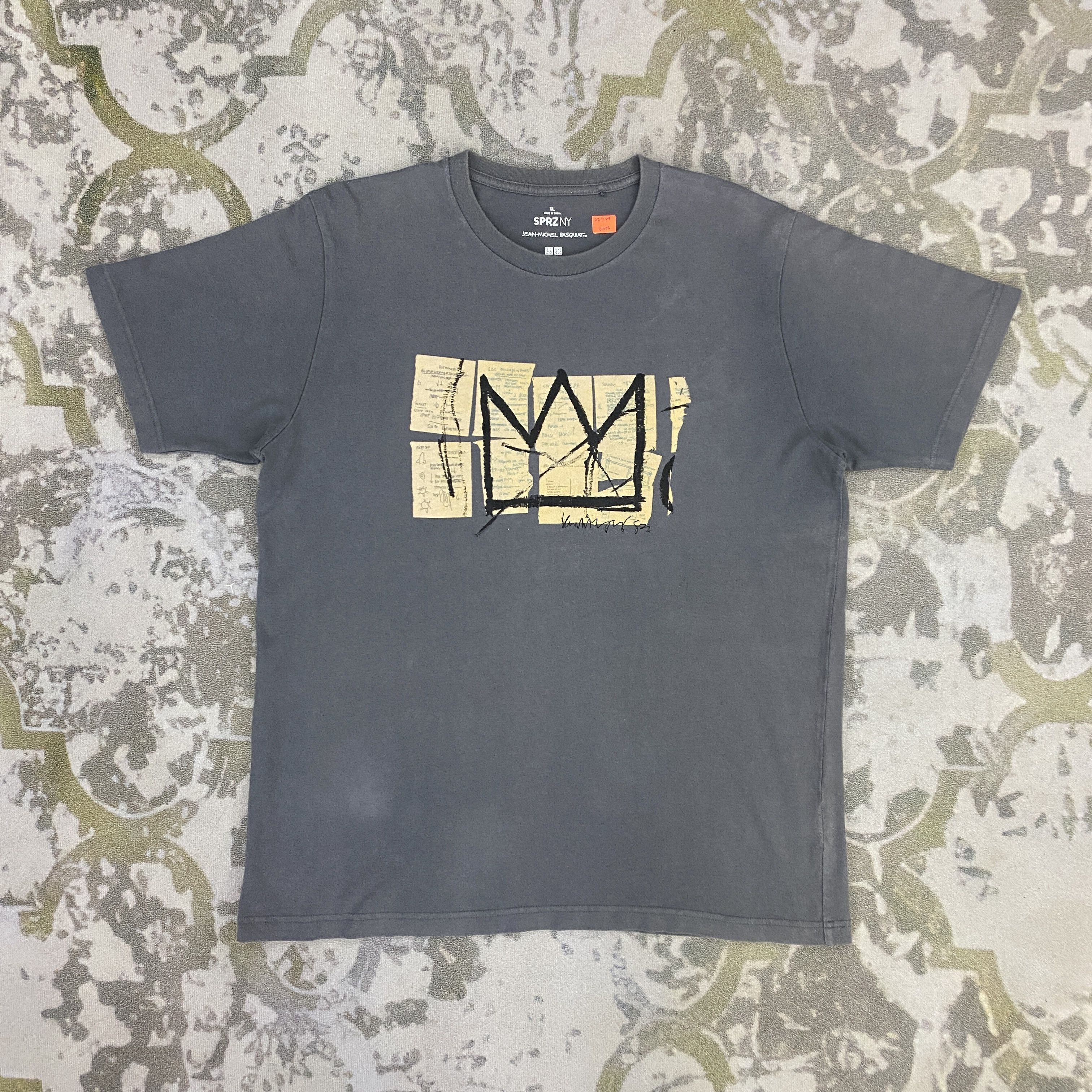 Jean Uniqlo x Jean Michel Basquiat Crown TShirt - J076 Size US L / EU 52-54 / 3 - 1 Thumbnail