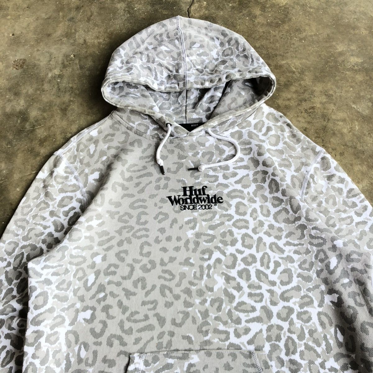 Japanese Brand RARE🔥2000s HUF Worldwide Panthera Leopard Motif Hoodie Size US XL / EU 56 / 4 - 2 Thumbnail