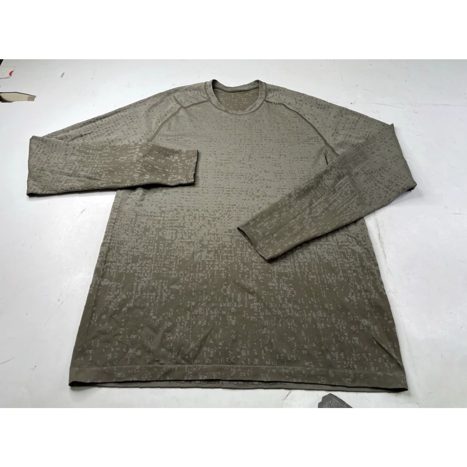Lululemon Lululemon Metal Vent Tech Shirt Long Sleeve Green Camouflage Men's Large Size US L / EU 52-54 / 3 - 2 Thumbnail