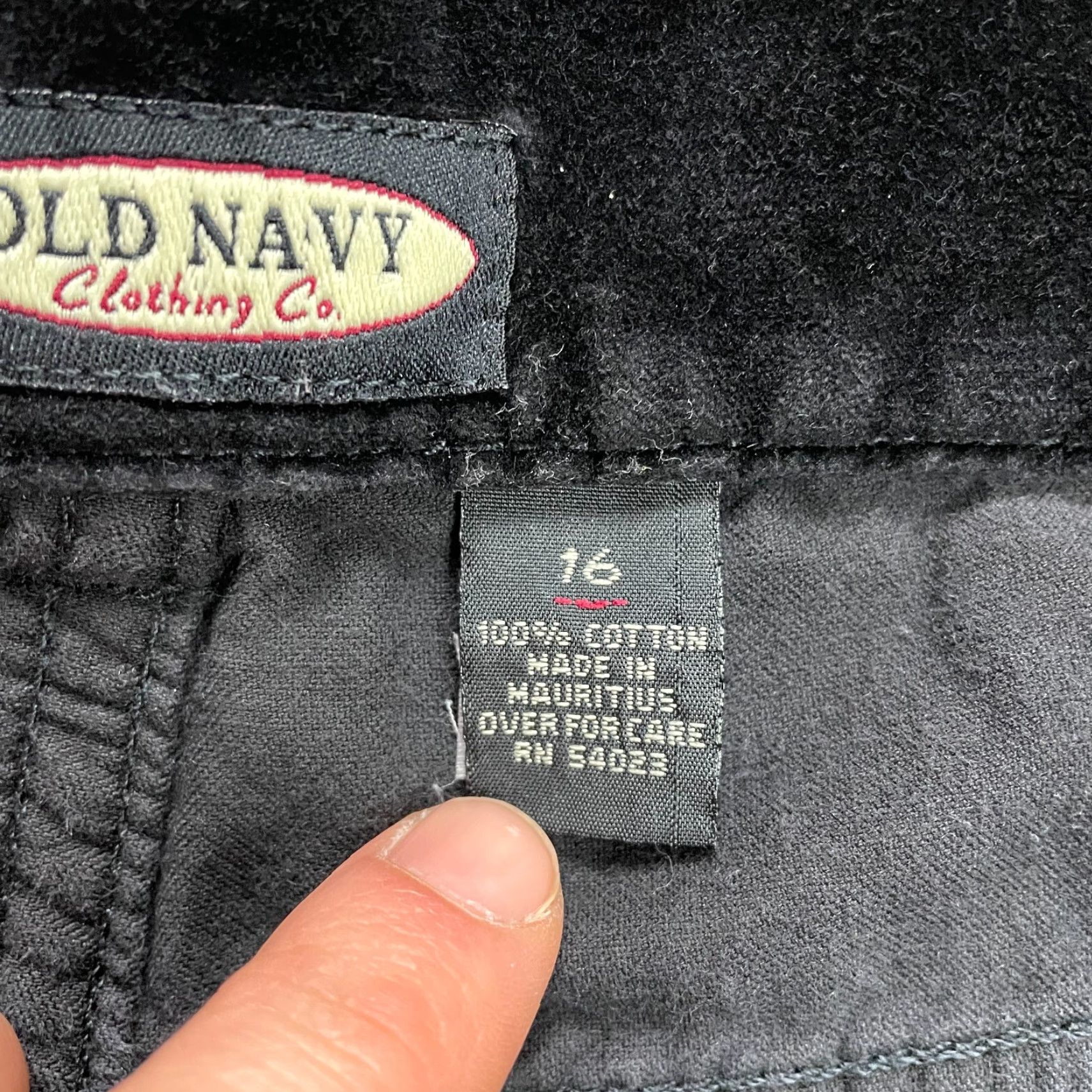 Old Navy Old Navy Pants Women 16 Velvet High Rise Straight Leg Black Solid 28.5 Inseam Adult 16 Womens Velvety Comfort Casual 90s? (keep to 28.5 inseam) Size 38" / US 16 / IT 52 - 6 Thumbnail