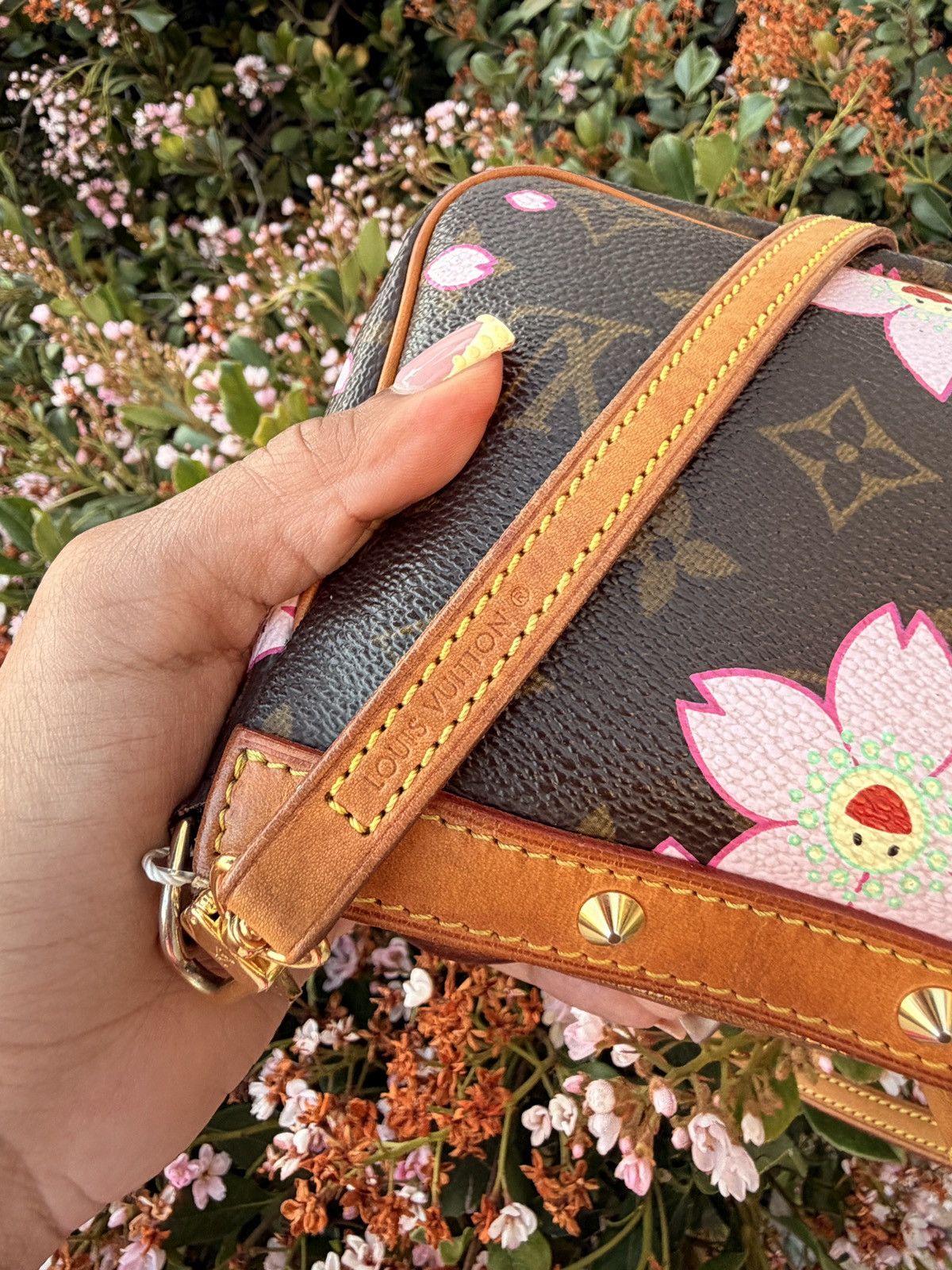 Louis Vuitton × Takashi Murakami Louis Vuitton Cherry Blossom Pochette Takashi Murakami Size ONE SIZE - 10 Thumbnail