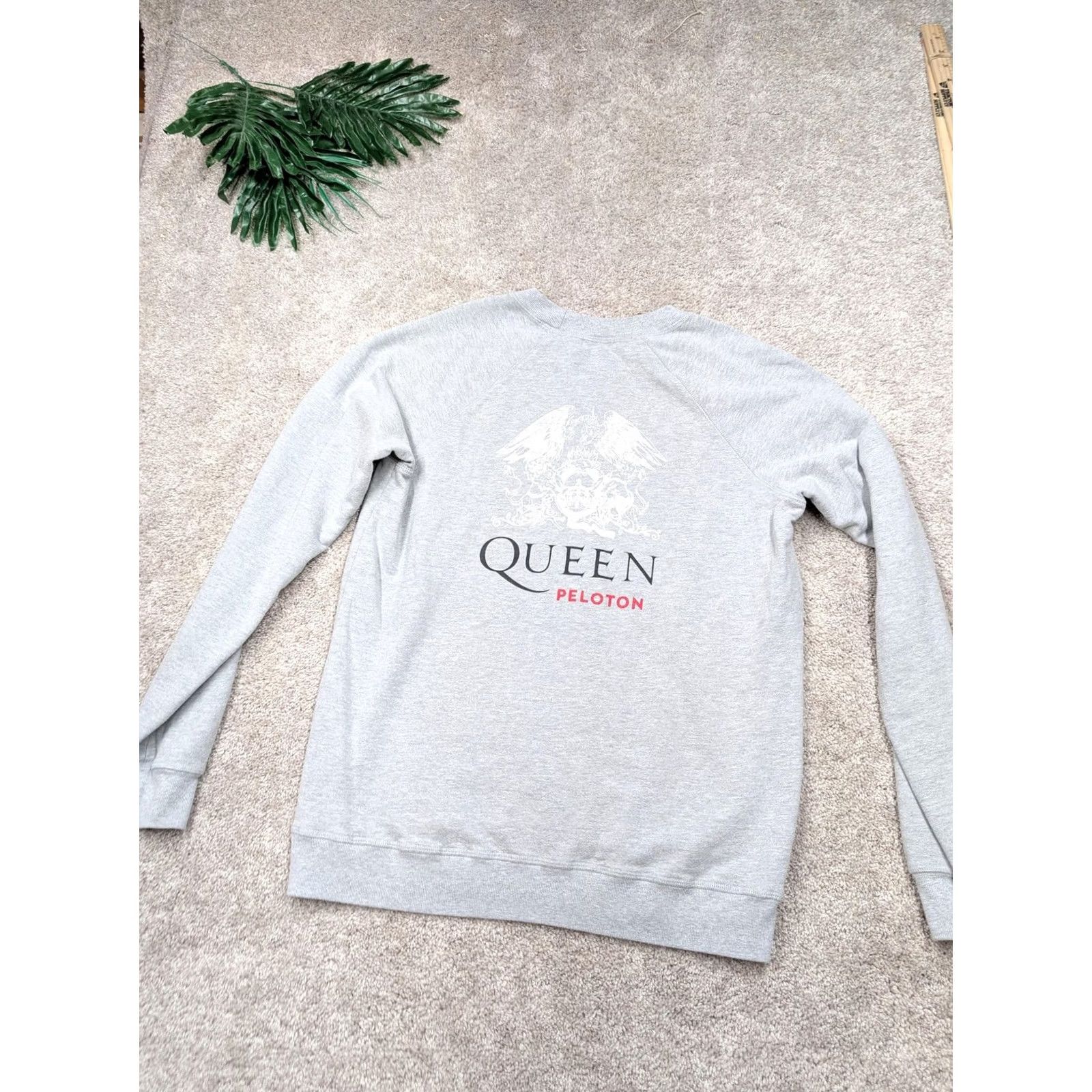Vintage Peloton Queen Sweatshirt Mens Medium Gray Fleece Pullover Band Graphic Size US M / EU 48-50 / 2 - 6 Thumbnail