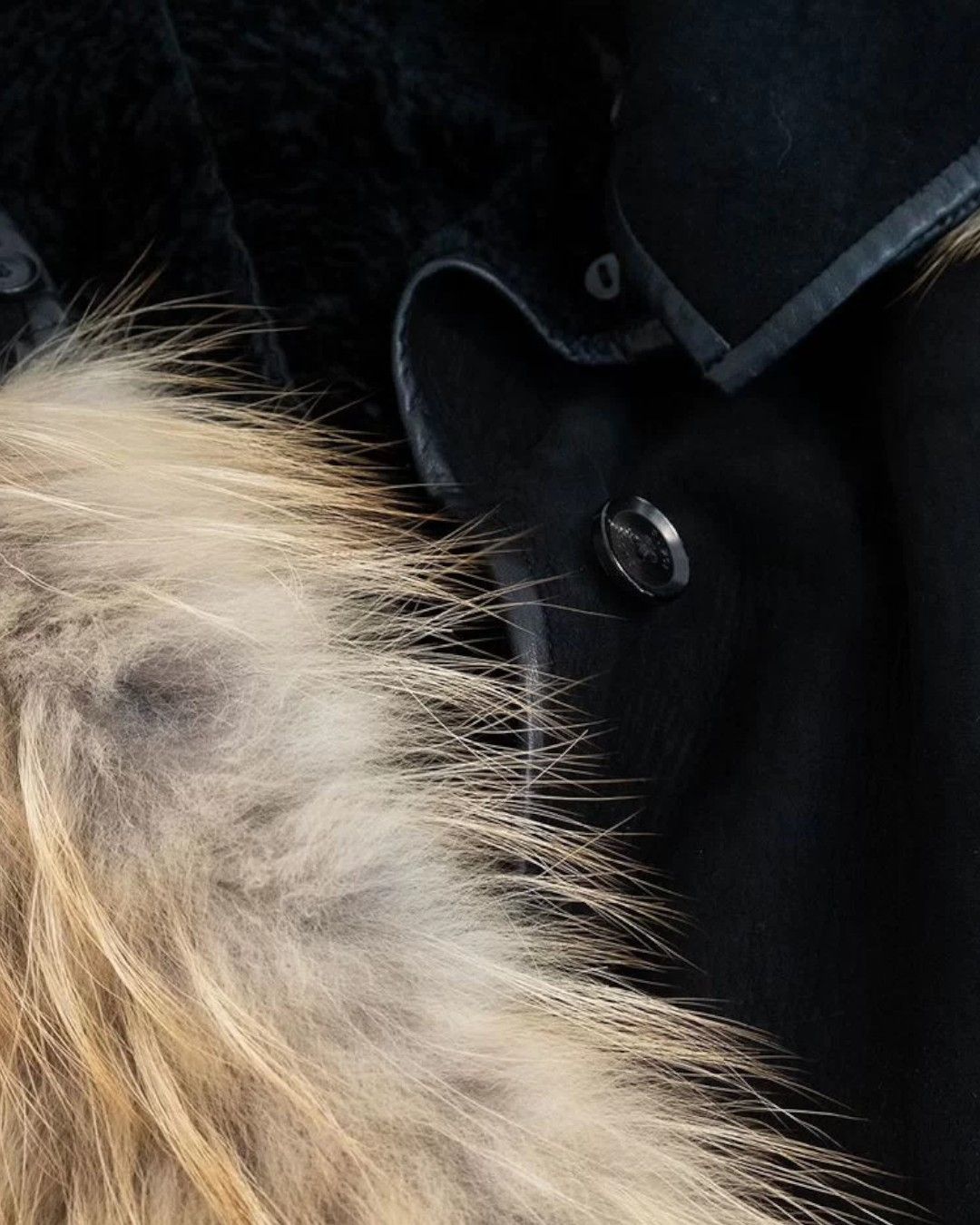 Gucci F/W 2010 SUEDE LEATHER COAT WITH FOX FUR LONG COLLAR Size S / US 4 / IT 40 - 4 Thumbnail