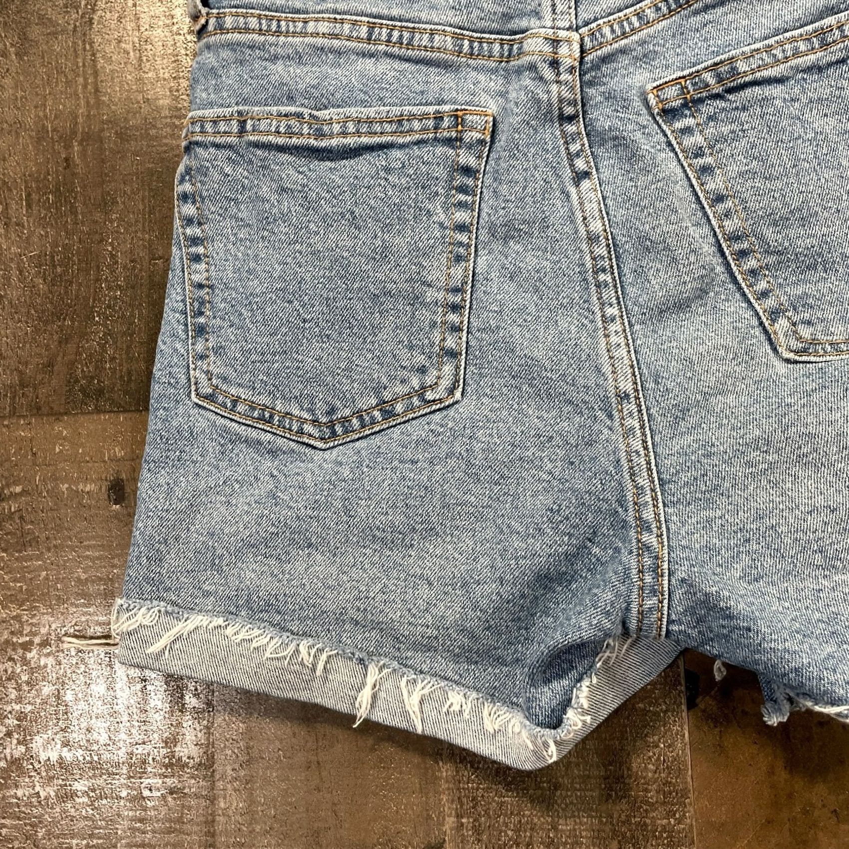 H&M H&M Denim Shorts Womens 2 Blue High Rise Cuffed Zip Closure Stone Wash 5-Pocket Spring Summer Casual Mens? Womens Size 40" / US 18 - 6 Thumbnail