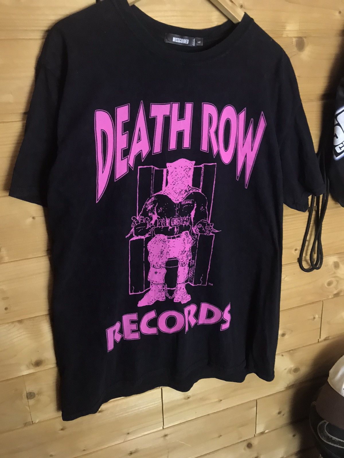 Band Tees Death Row Records big pink logo t-shirt Size US L / EU 52-54 / 3 - 3 Thumbnail