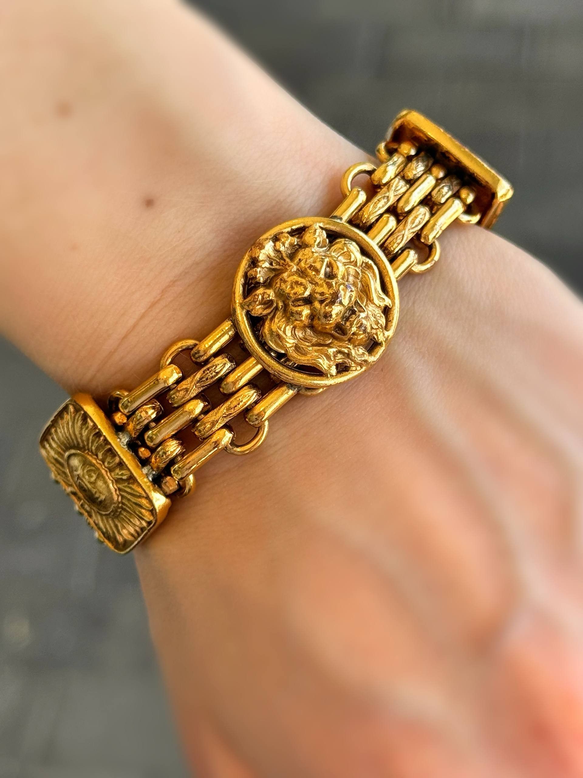 Chanel Chanel Sun & Crest Medallion Chain 7” Bracelet Gold Plated Size ONE SIZE - 10 Thumbnail