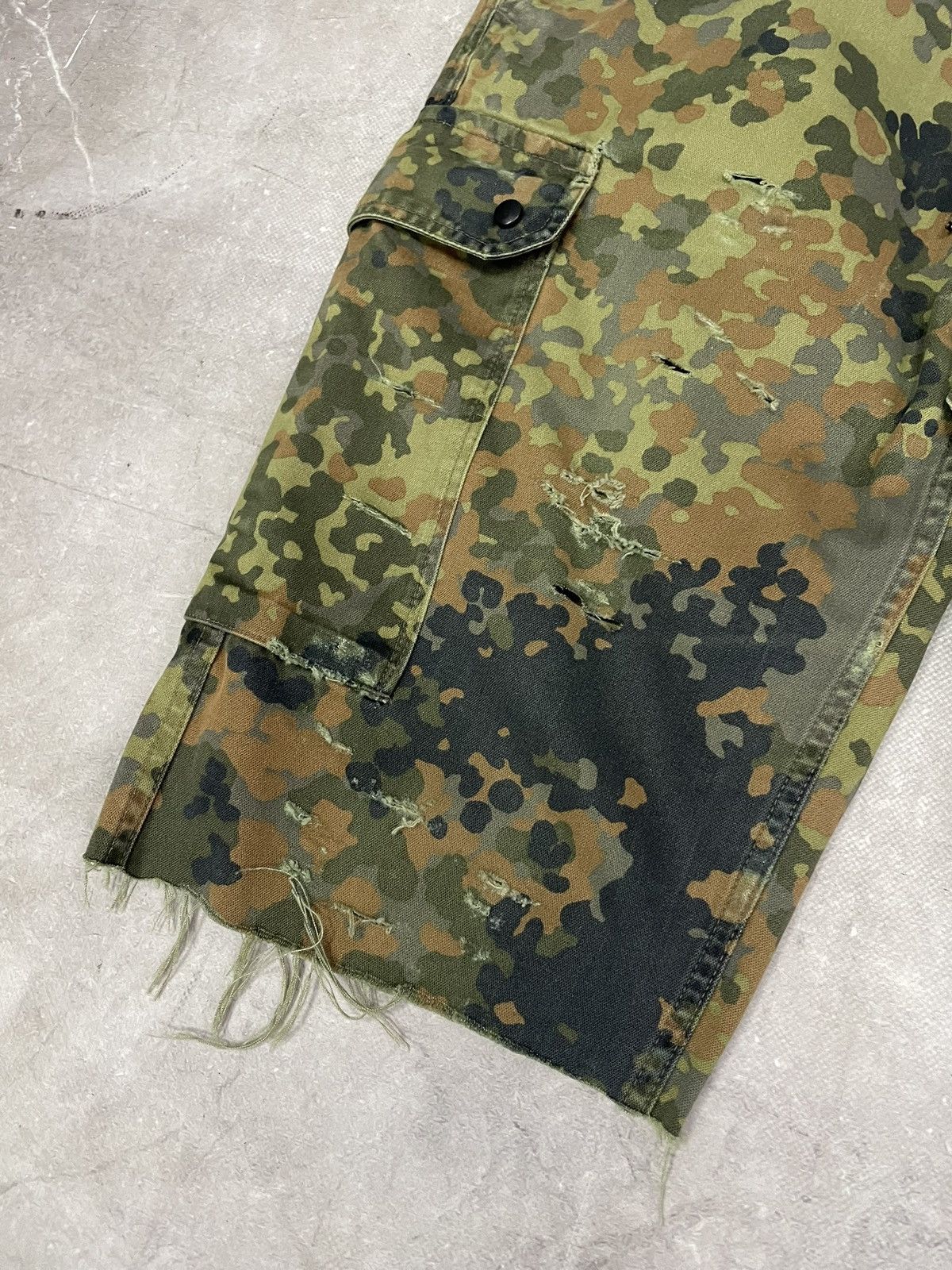 Yeezy Vintage Army German distressed yeezy style Gargo Shorts Size US 32 / EU 48 - 4 Thumbnail