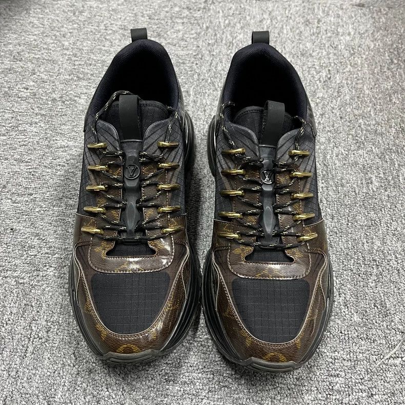 Louis Vuitton Louis Vuitton Comfortable, versatile, low-cut lifestyle sh Size US 9 / EU 42 - 1 Thumbnail