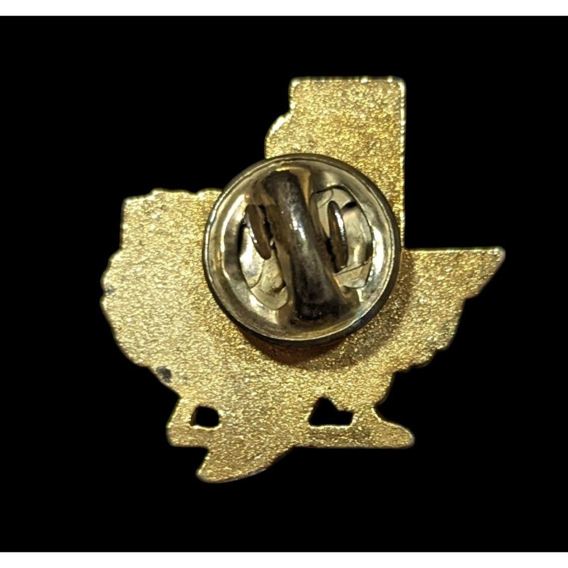 Other Isia Dallas Texas Cowboy Boot Ice Skating Lapel Pin Size ONE SIZE - 2 Thumbnail