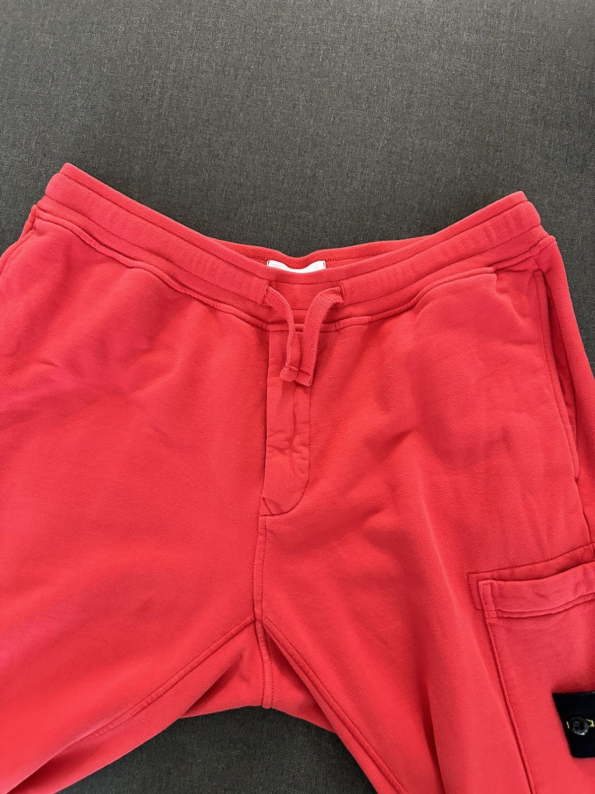 Stone Island Red stone island joggers size XL Size US 36 / EU 52 - 3 Thumbnail