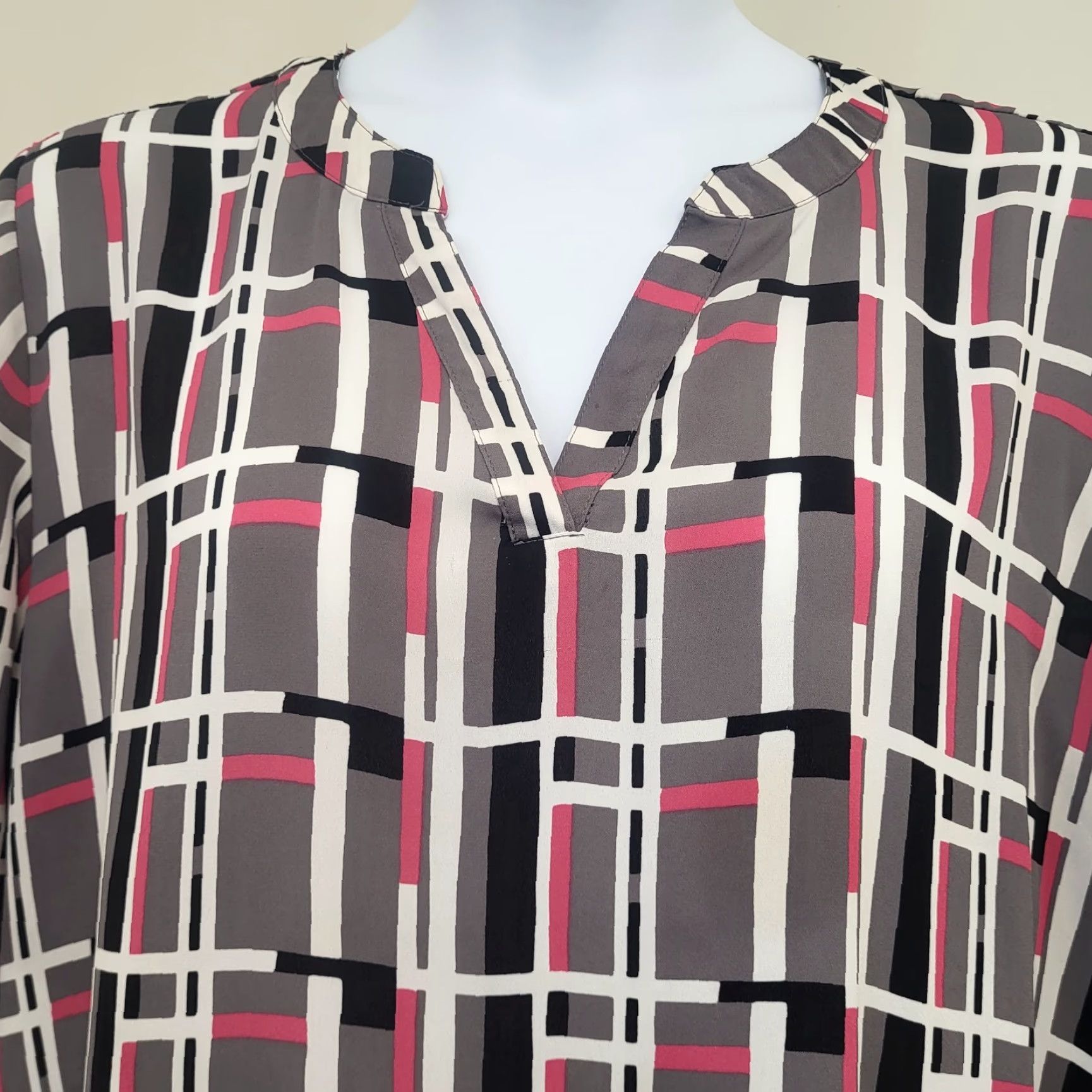 Vintage VINTAGE Cato Est. 1946 Blouse Women's Size 18W/20W Pink,Gray & Black Chiffon 3/4 Sleeve Size XXL / US 16-18 / IT 52-54 - 4 Thumbnail