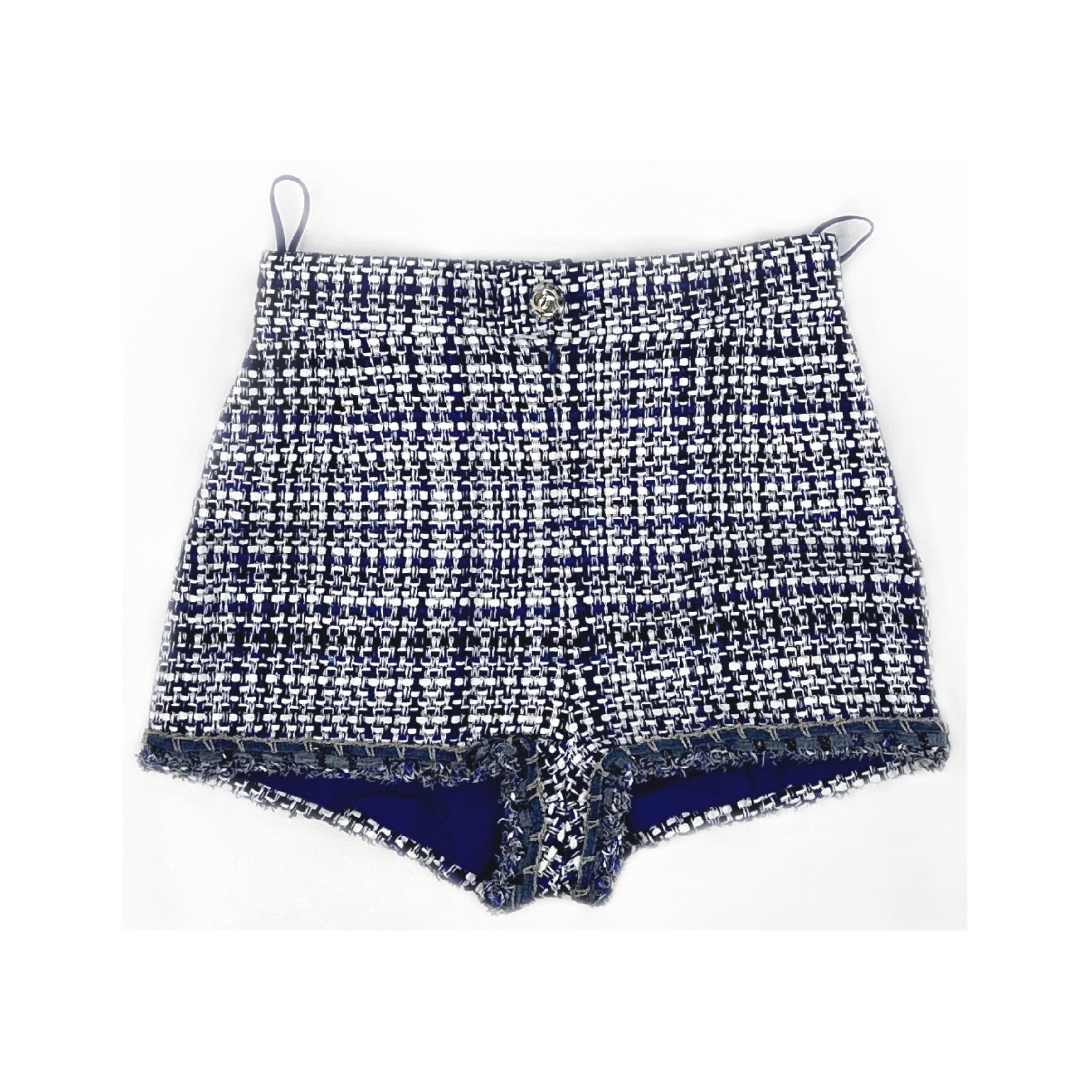 Chanel CHANEL Tweed Shorts Size 34 Size 25" / US 0 / IT 36 - 1 Thumbnail