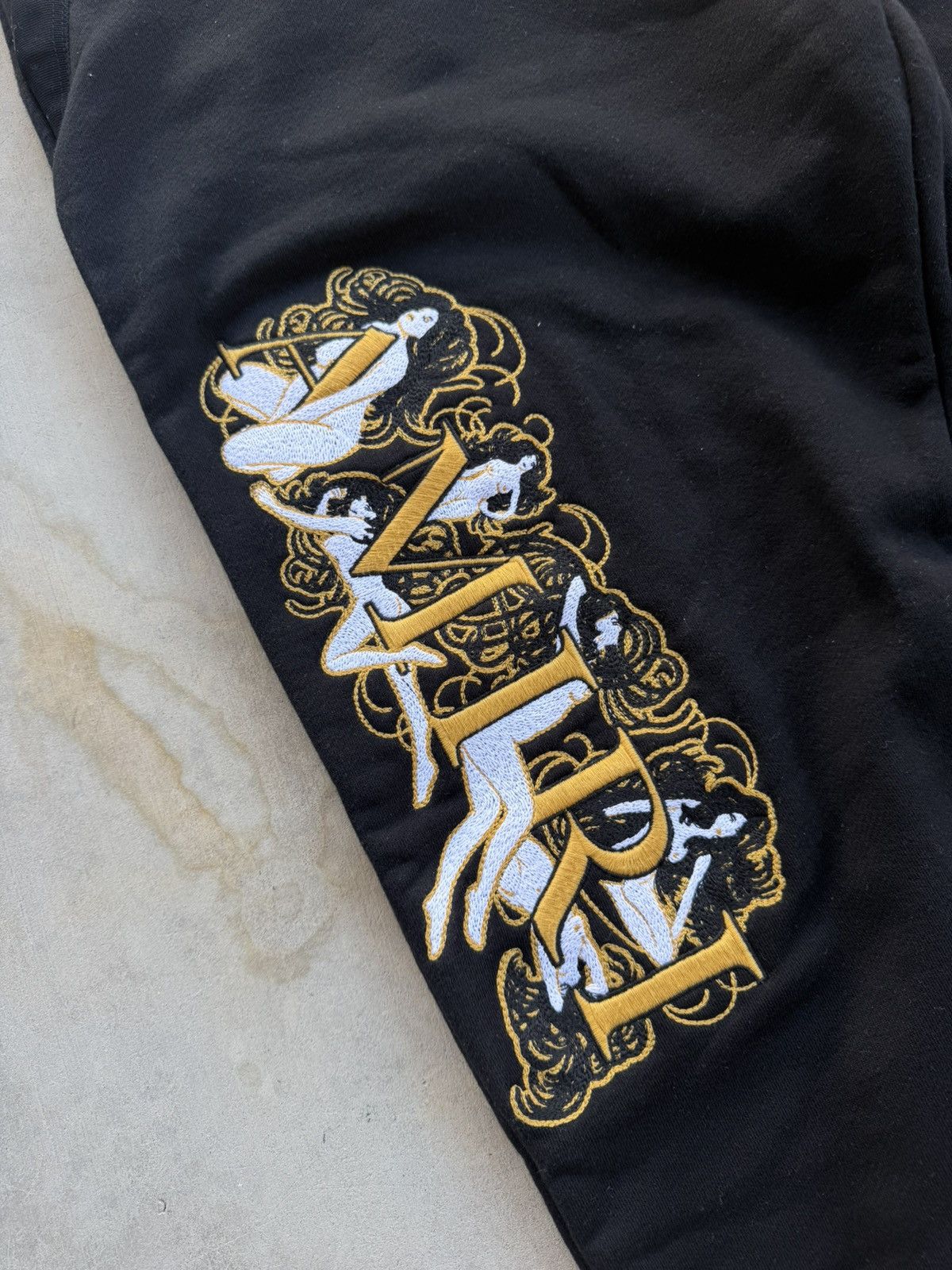 Amiri Amiri Naked Girl Sweatpants – Black (Size XXL) New With Tags Size US 38 / EU 54 - 2 Thumbnail