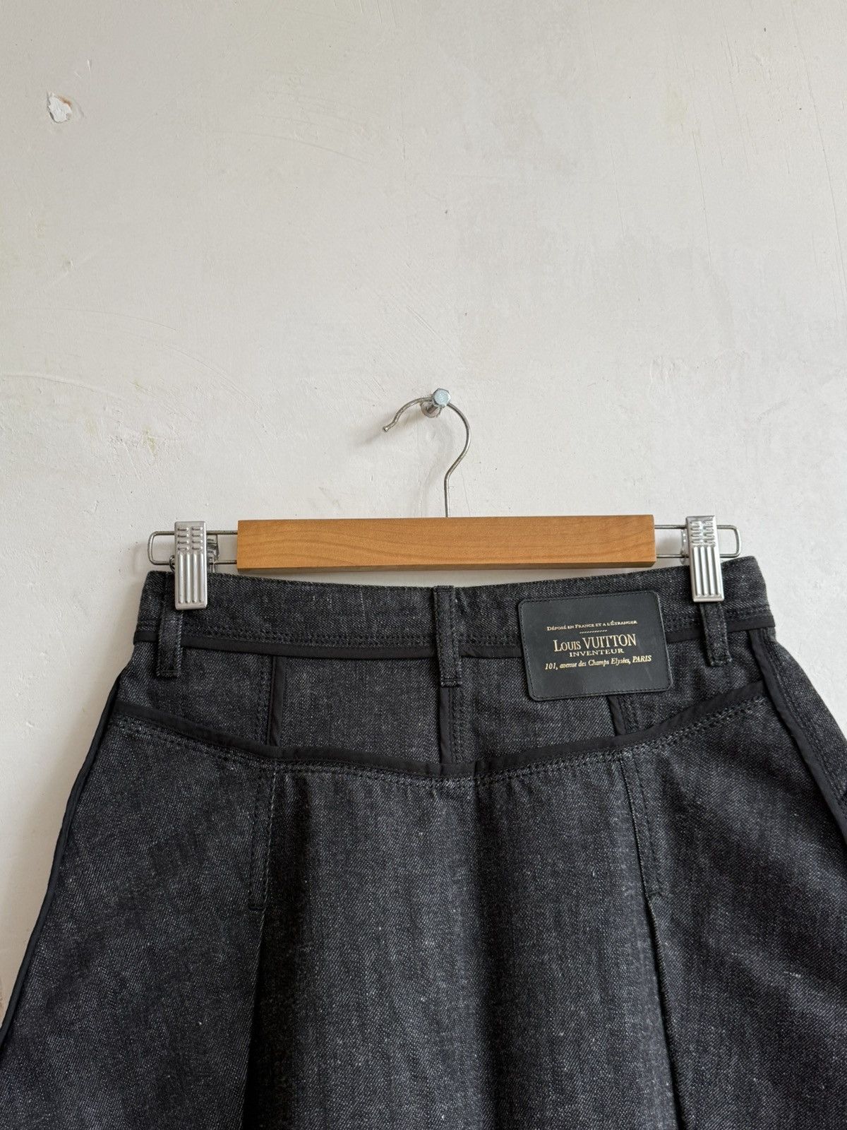 Louis Vuitton Luis Vuitton Grey Denim Skirt size 40 Size 27" / US 4 / IT 40 - 13 Thumbnail