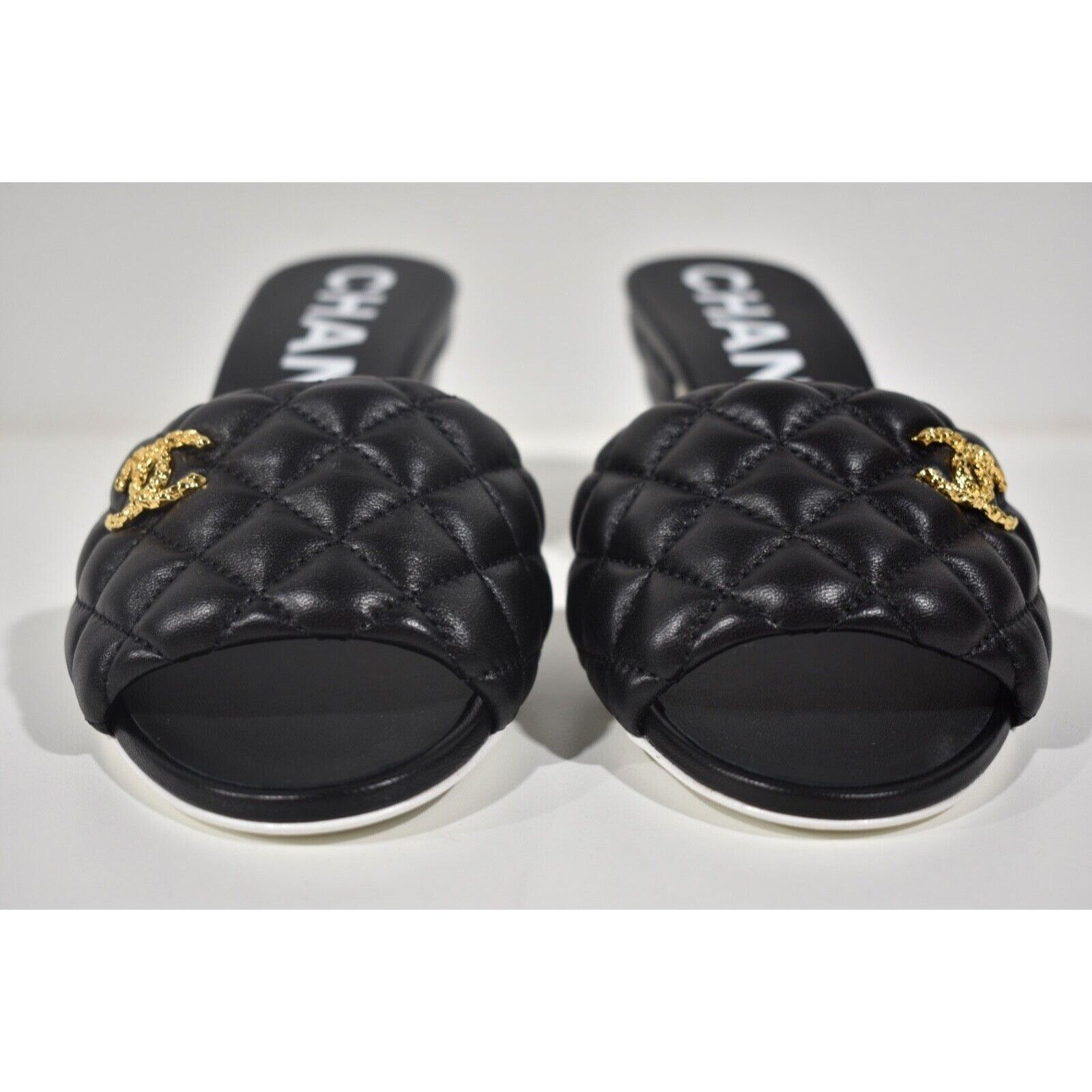 Chanel Chanel Quilted CC Gold Logo Cone Heel Mule Slide Sandal 37 Size US 7 / IT 37 - 6 Thumbnail