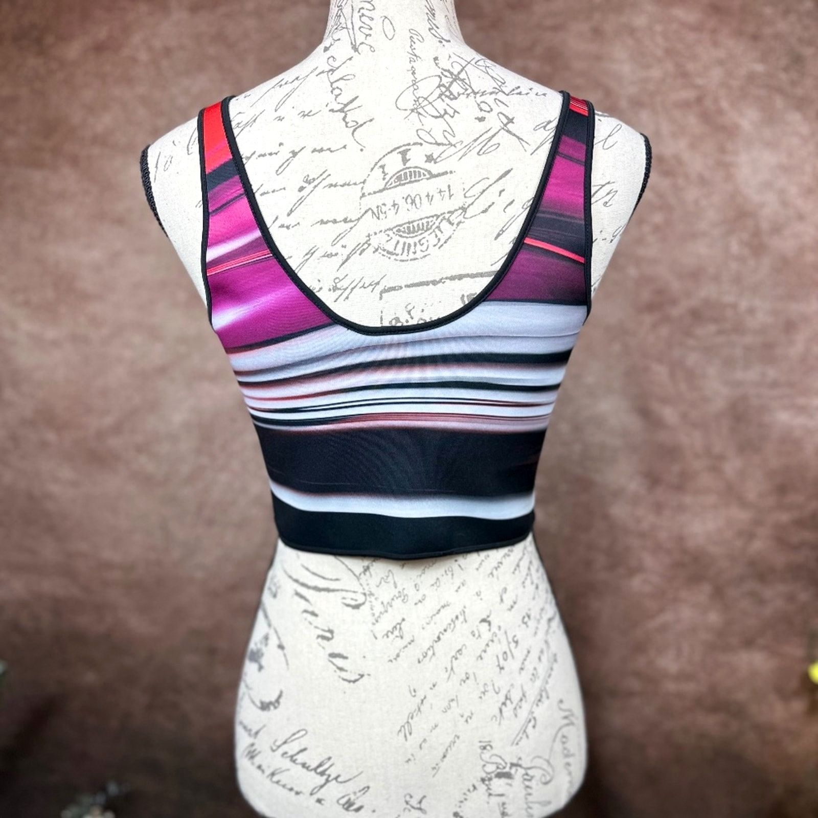 Clover Canyon Clover Canyon Reversible Botanical Wave Crop top - size M Size M / US 6-8 / IT 42-44 - 10 Thumbnail