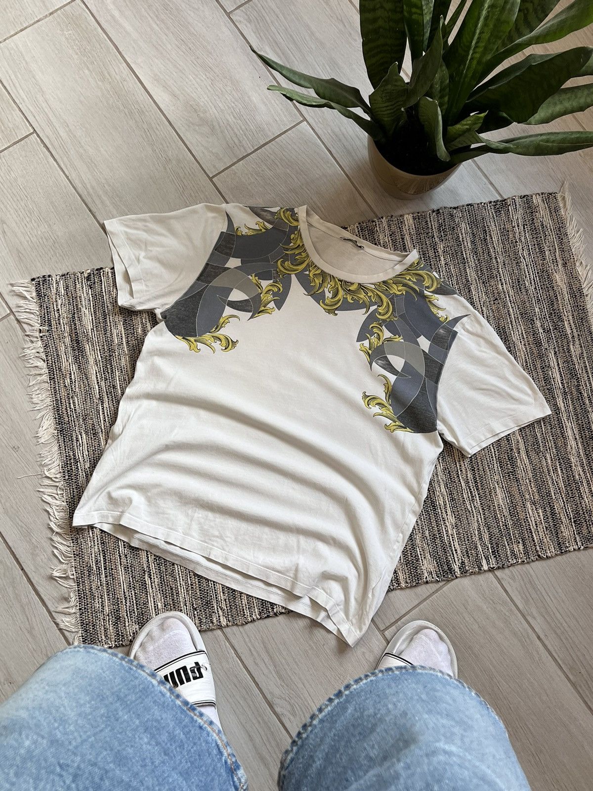 Versace Versace Collection T-shirt White Abstraction Neck Baroque Size US L / EU 52-54 / 3 - 1 Thumbnail