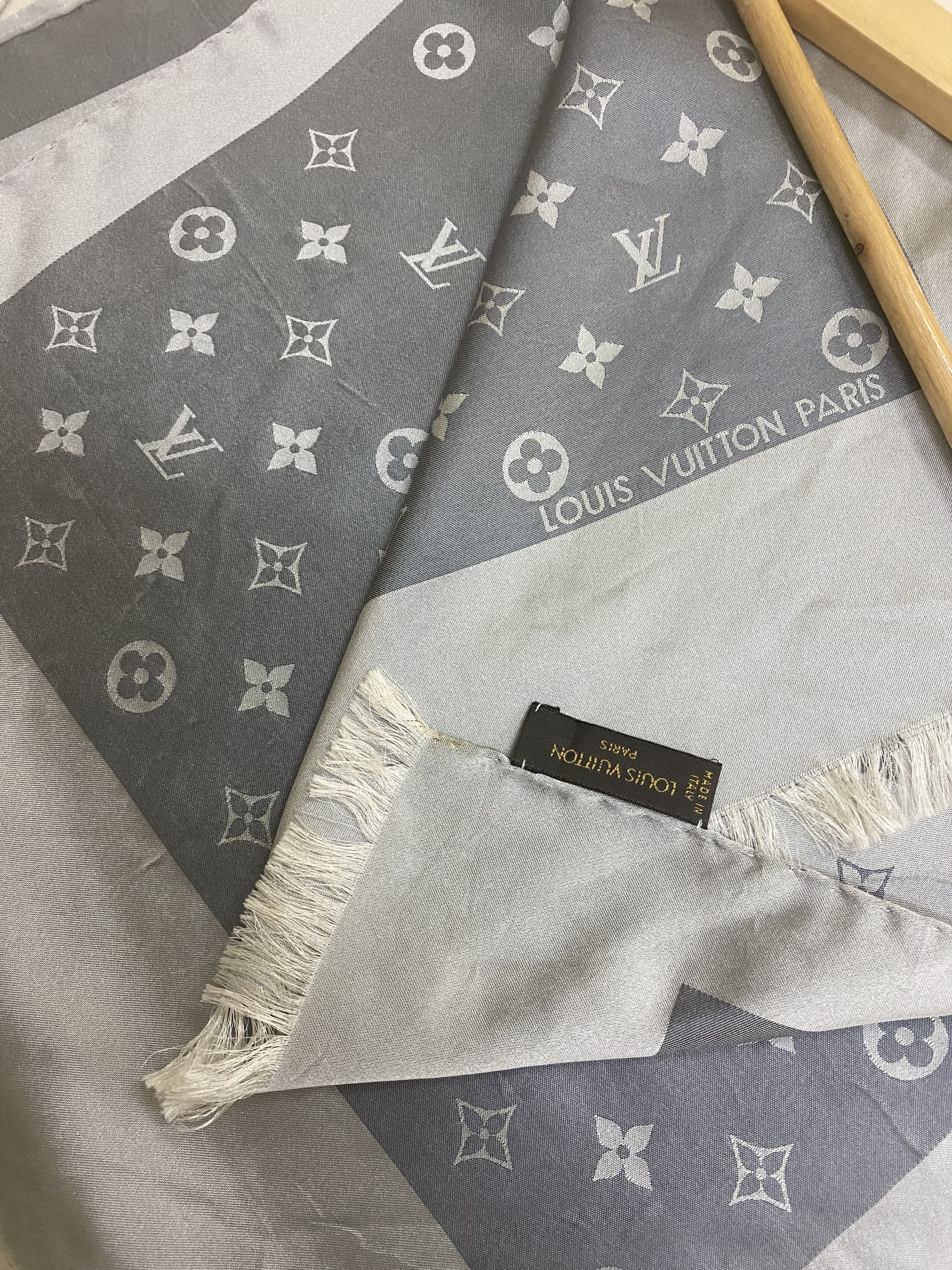 Louis Vuitton Monogram Louis Vuitton Silk Scarf Size ONE SIZE - 4 Thumbnail