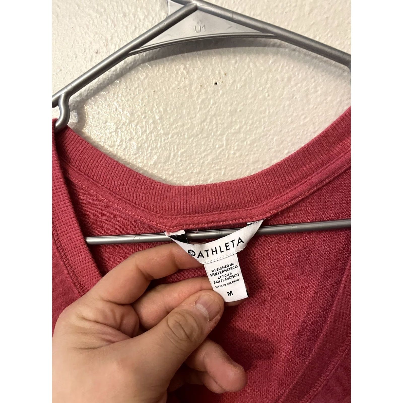 Athleta Athleta Sunrise Sweatshirt Medium Pink Solid V-Neck 982372 Size M / US 6-8 / IT 42-44 - 3 Thumbnail