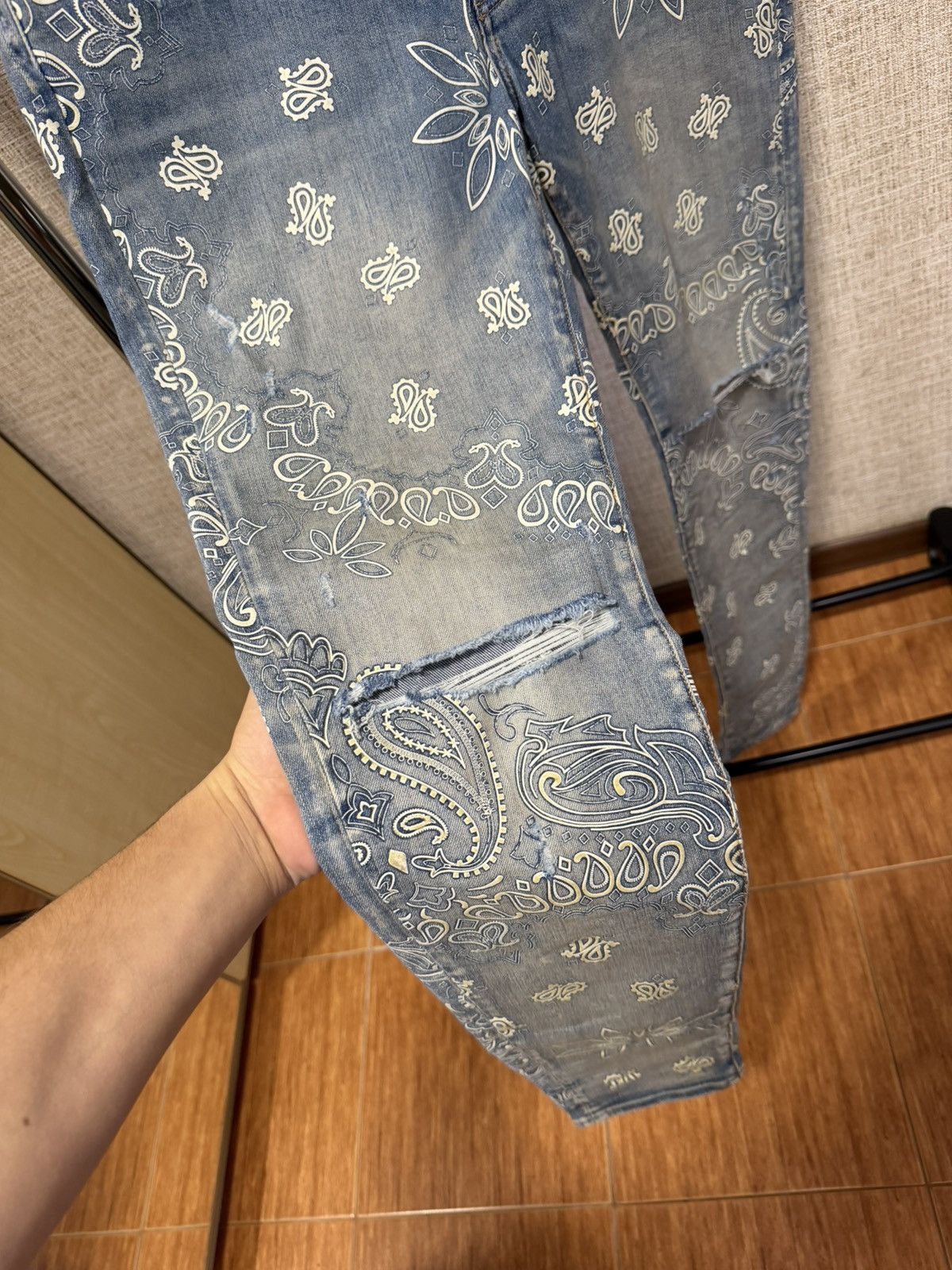 Amiri AMIRI FLOCKED PAISLEY BANDANA JEANS Size US 34 / EU 50 - 6 Thumbnail