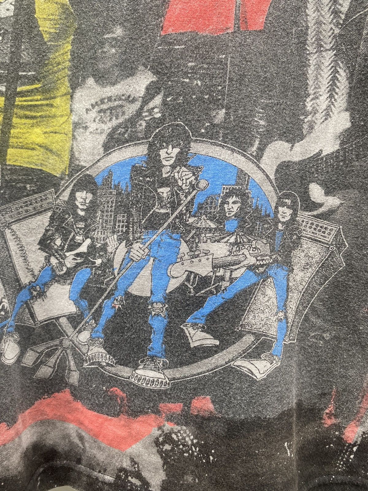 Band Tees Trashead Ramones T Shirt Sun Faded Distressed ERD Grunge Size US L / EU 52-54 / 3 - 4 Thumbnail