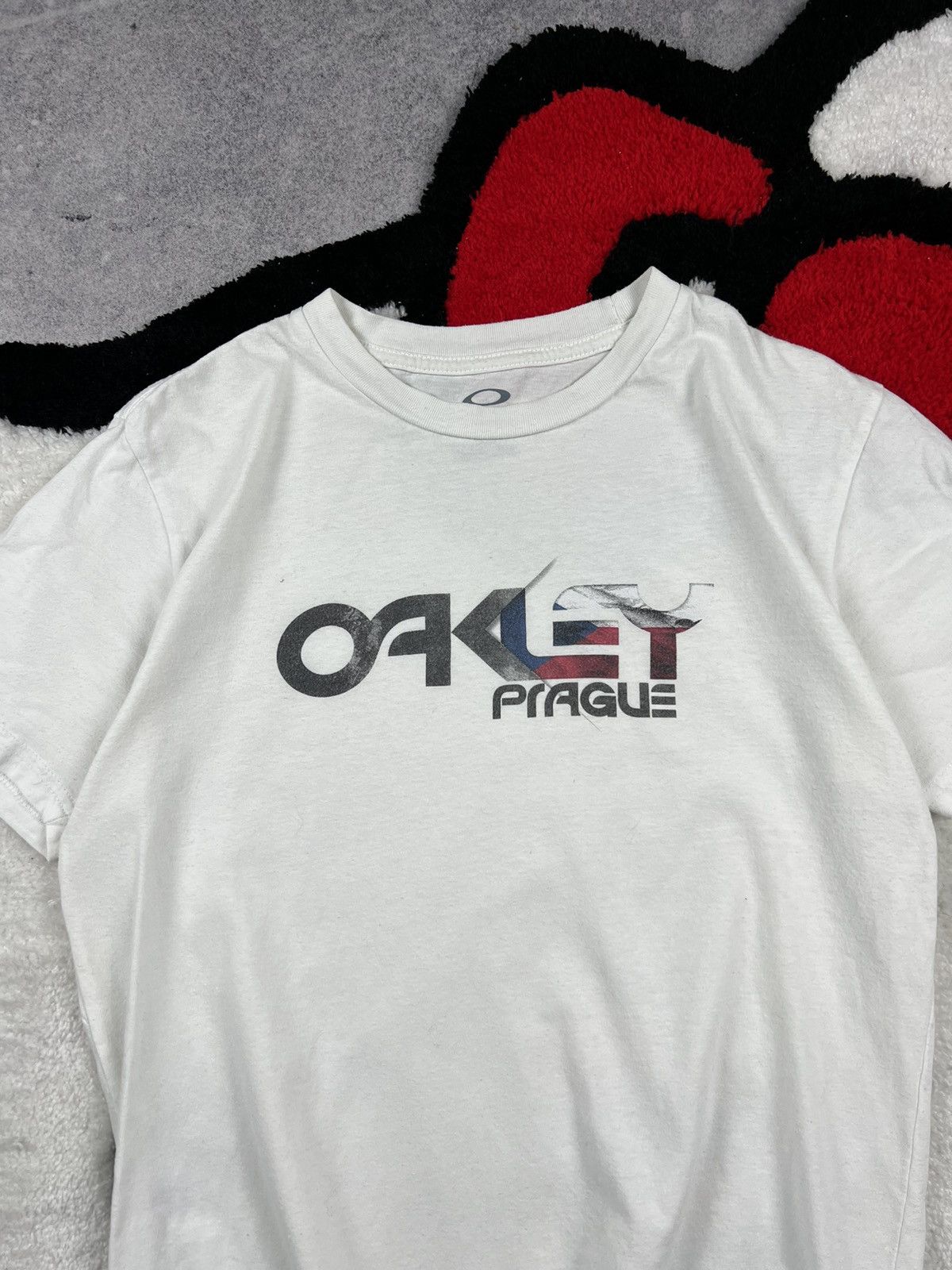 Oakley Y2K Crazy Oakley Prague Centr Logo Tee Shirt Size US M / EU 48-50 / 2 - 4 Thumbnail